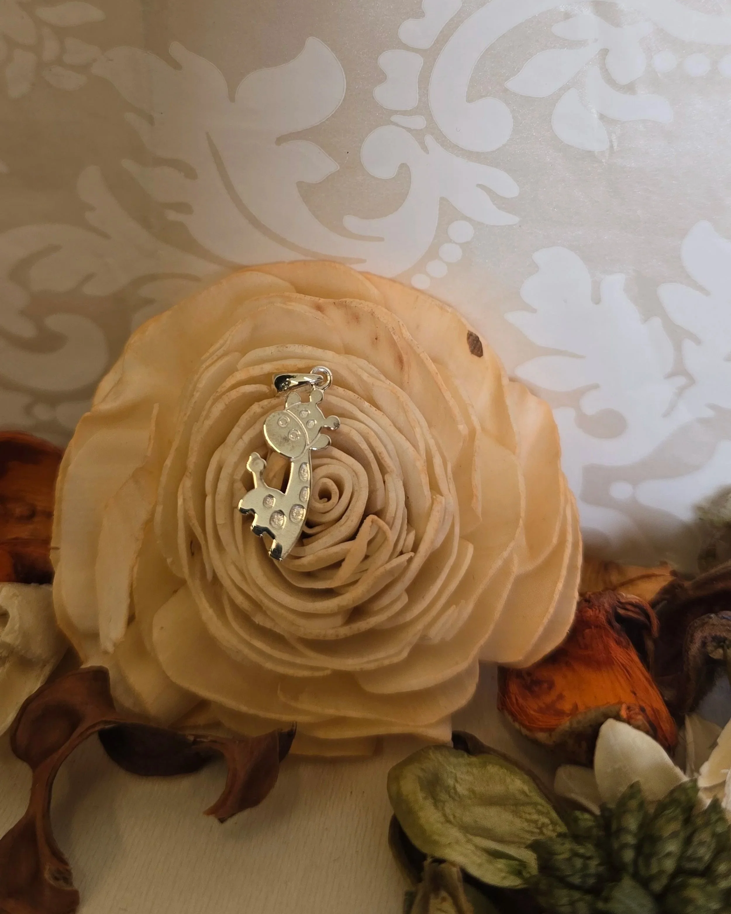 Silver Giraffe Pendant