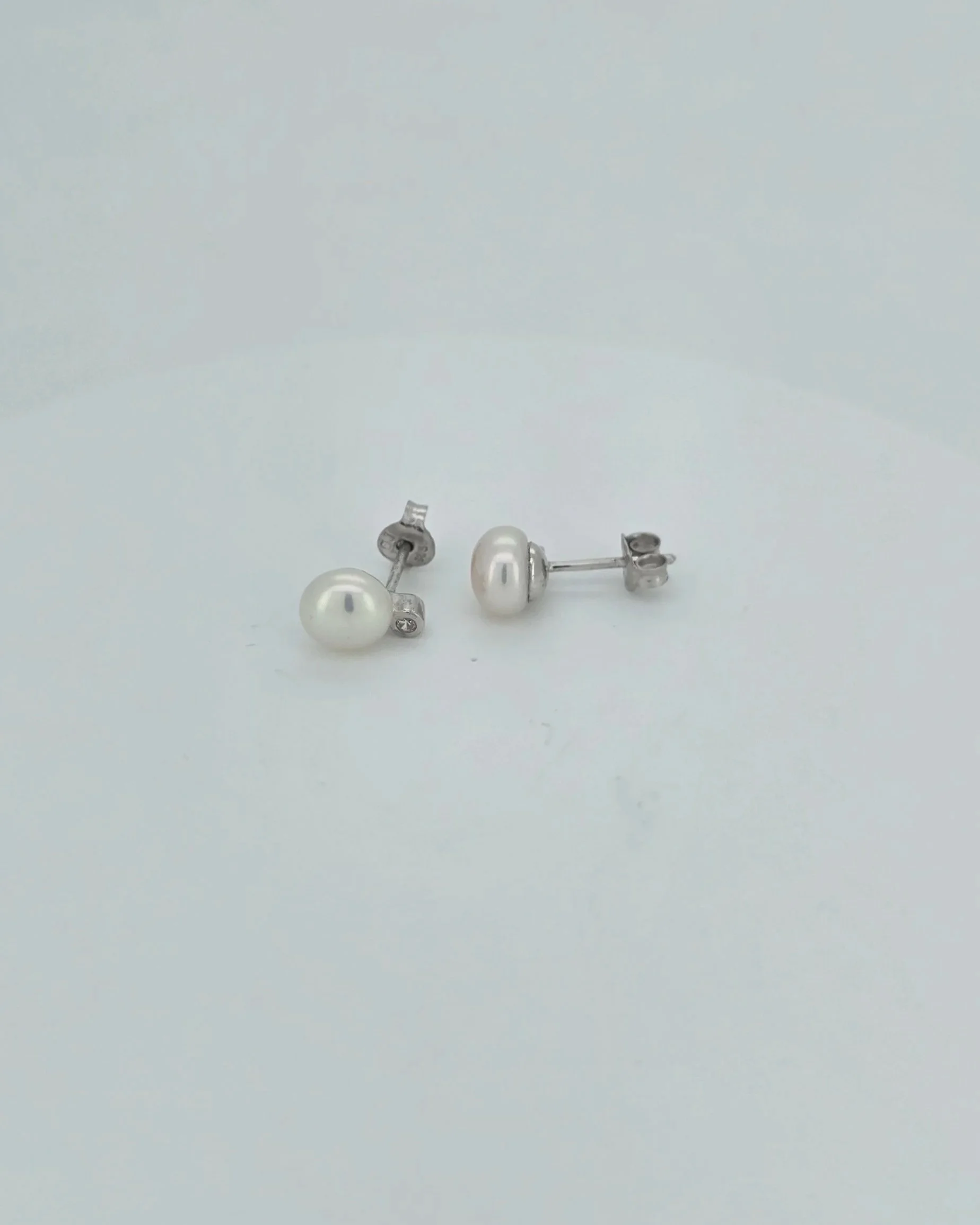 Sterling silver cz stud with 7mm white freshwater pearl
