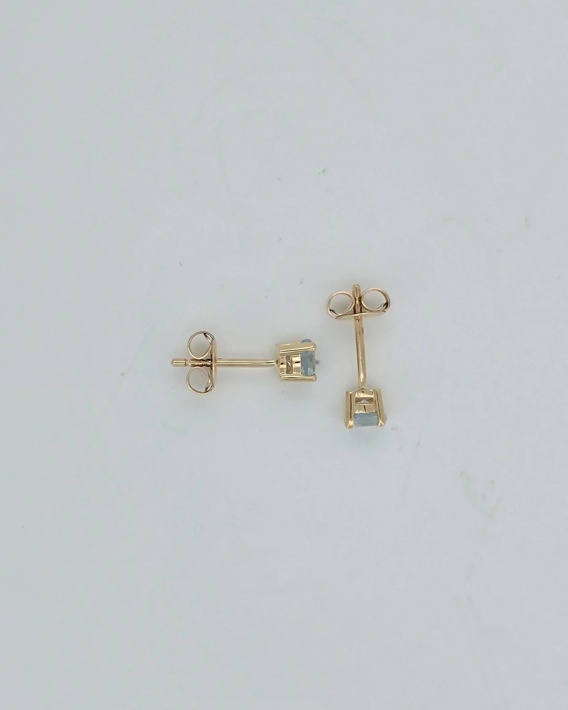 9ct Yellow Gold Amethyst Stud Earrings