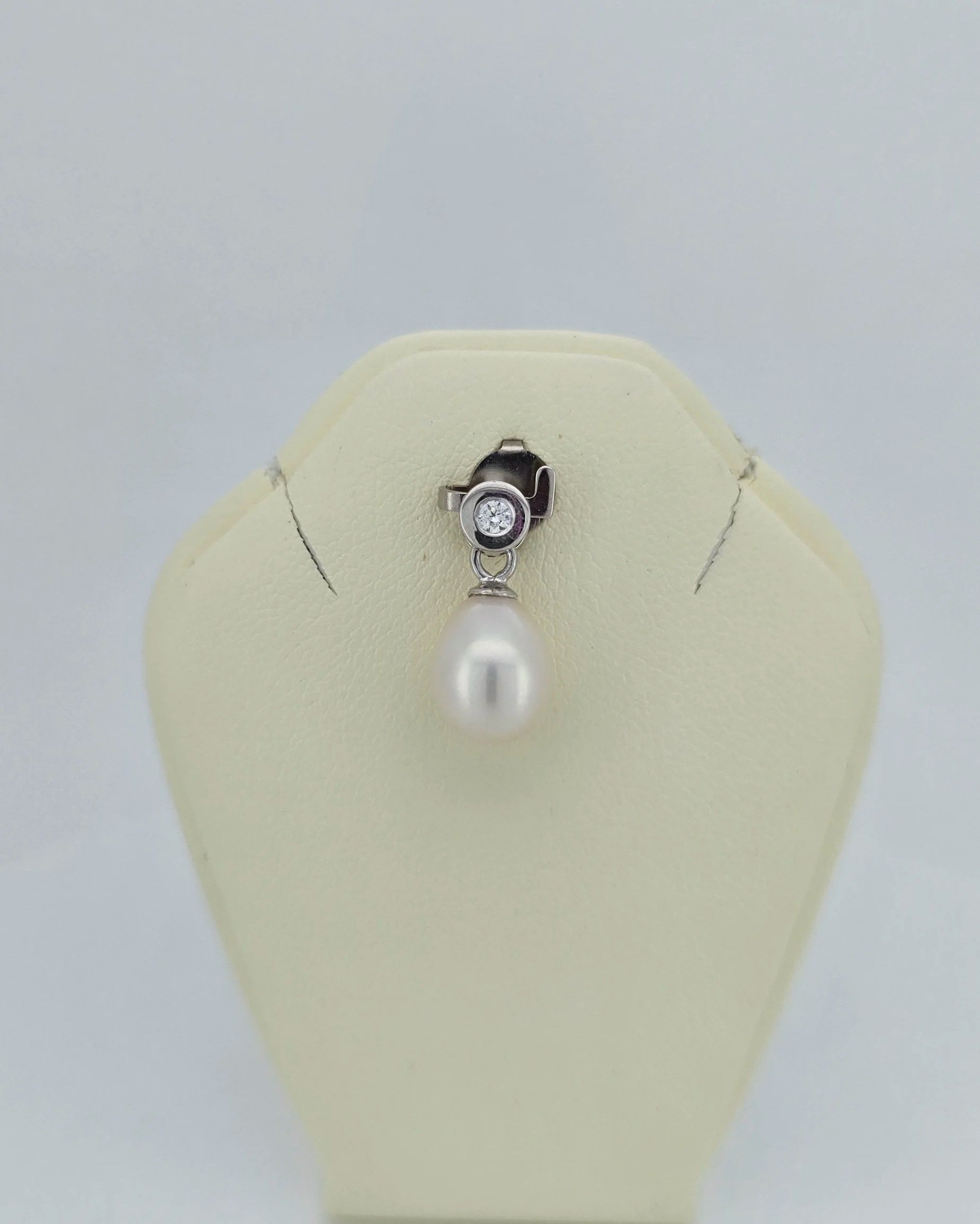 Sterling Silver Pearl Drop Pendant