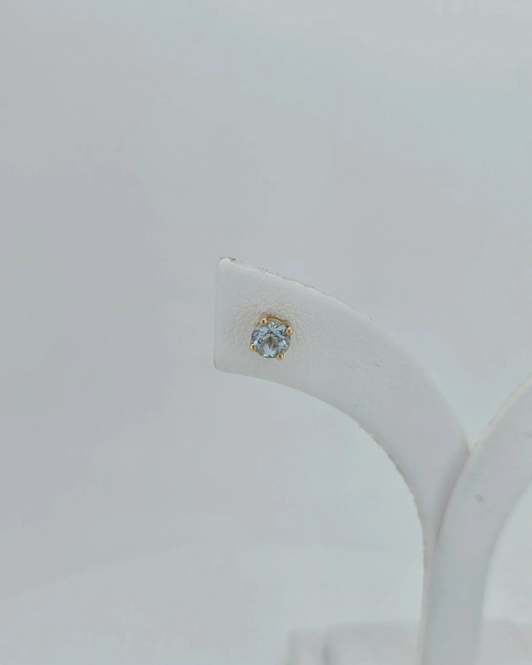 9ct Yellow Gold Blue Topaz Stud Earrings