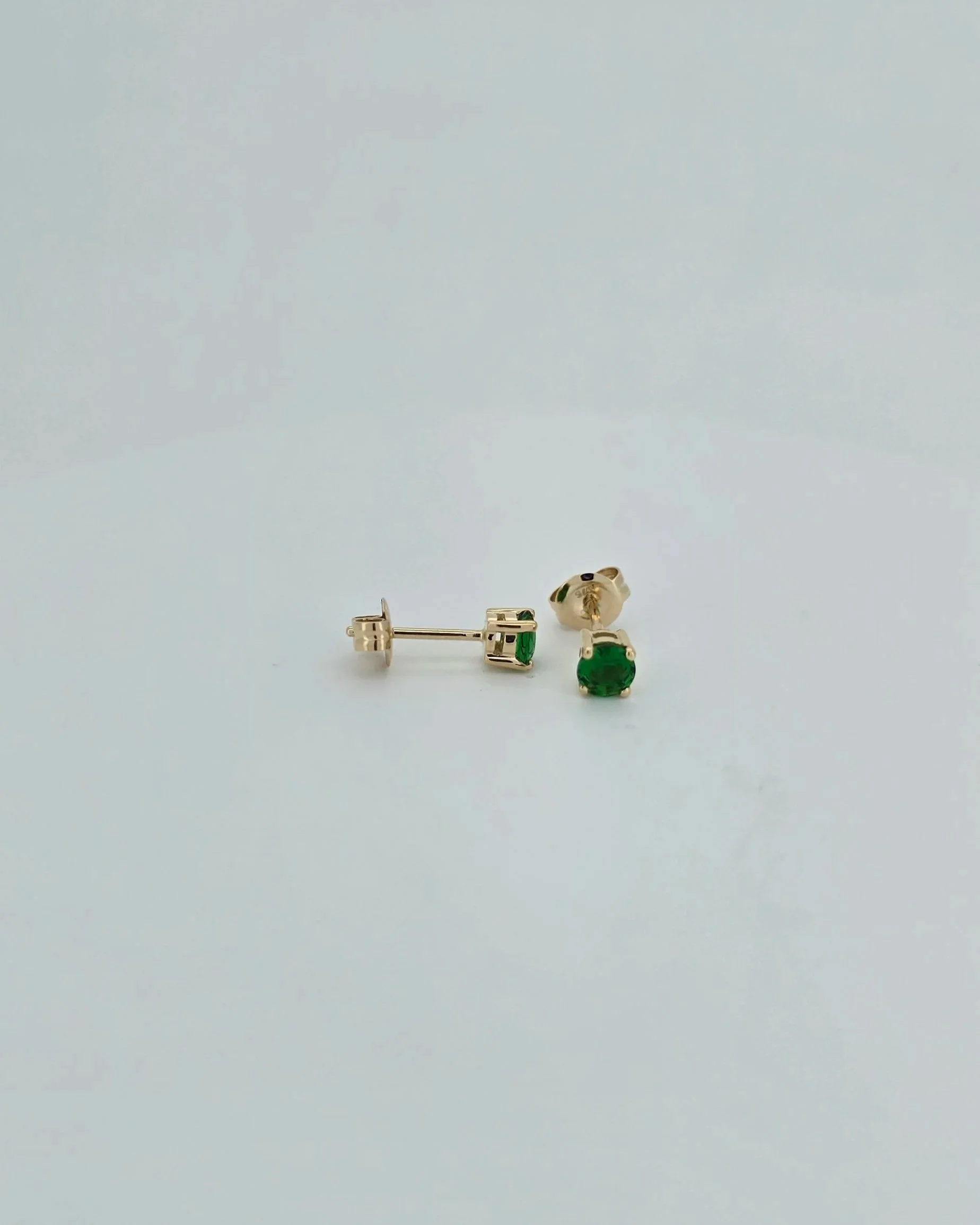 9ct Yellow Gold Synthetic Emerald Studs