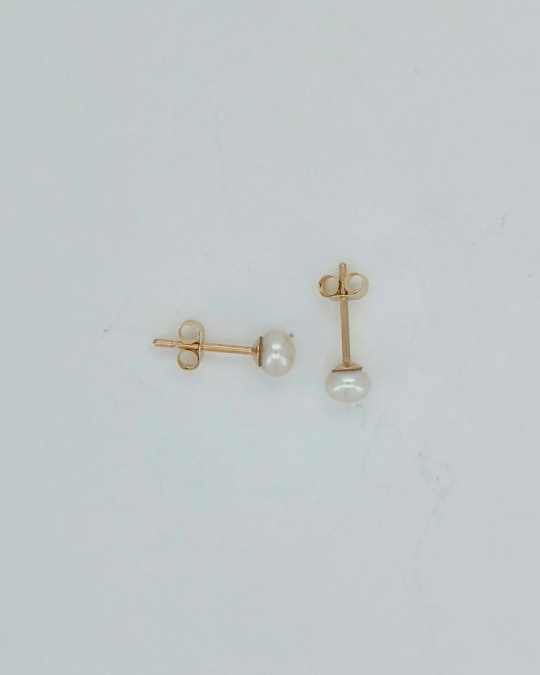 9ct Yellow Gold Freshwater Pearl Studs