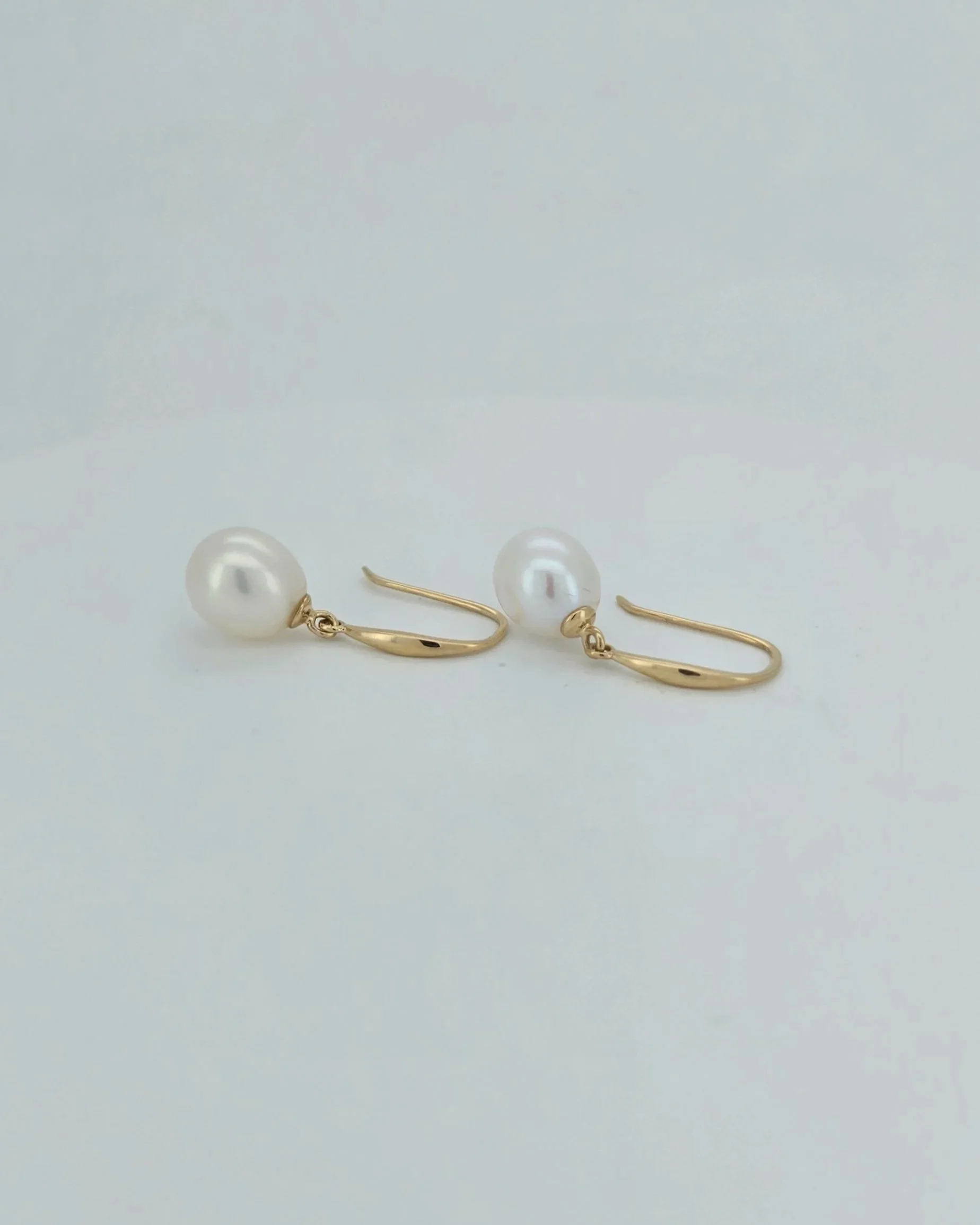 9ct Yellow Gold Freshwater Pearl Hook Earrings