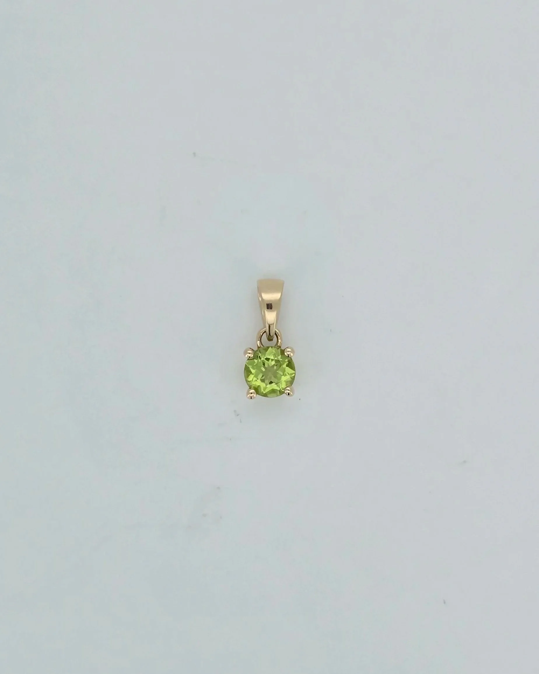 9ct Yellow Gold Peridot Birthstone Pendant
