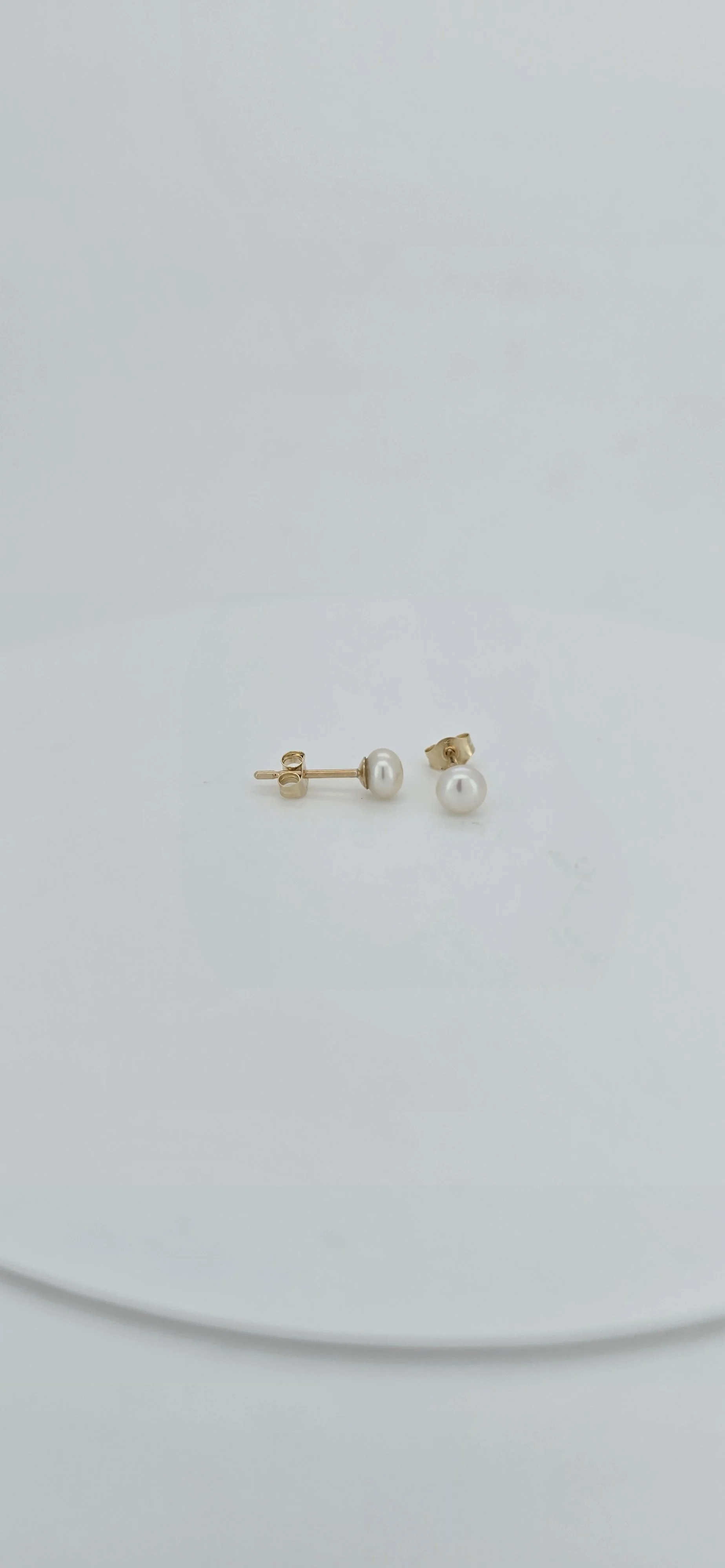 9ct Yellow Gold Freshwater Pearl Studs