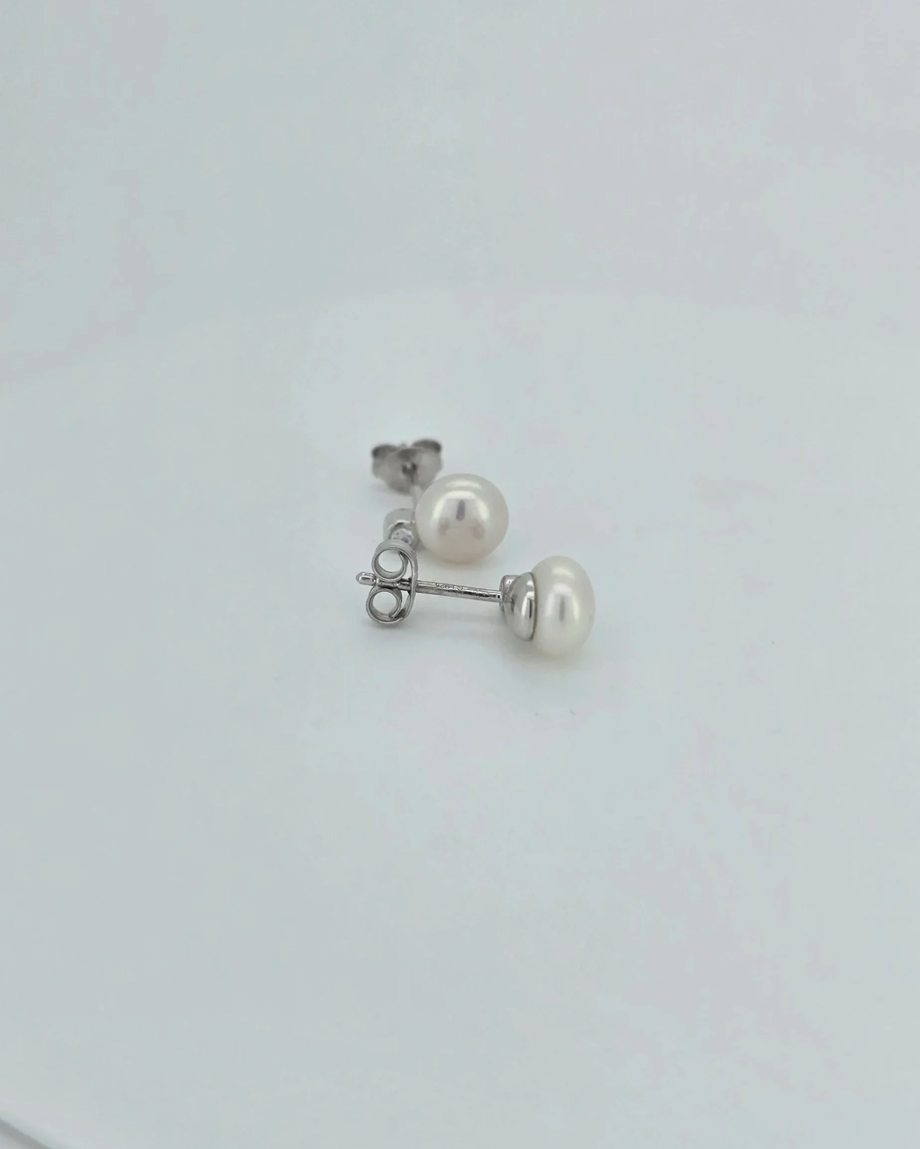 Sterling silver cz stud with 7mm white freshwater pearl
