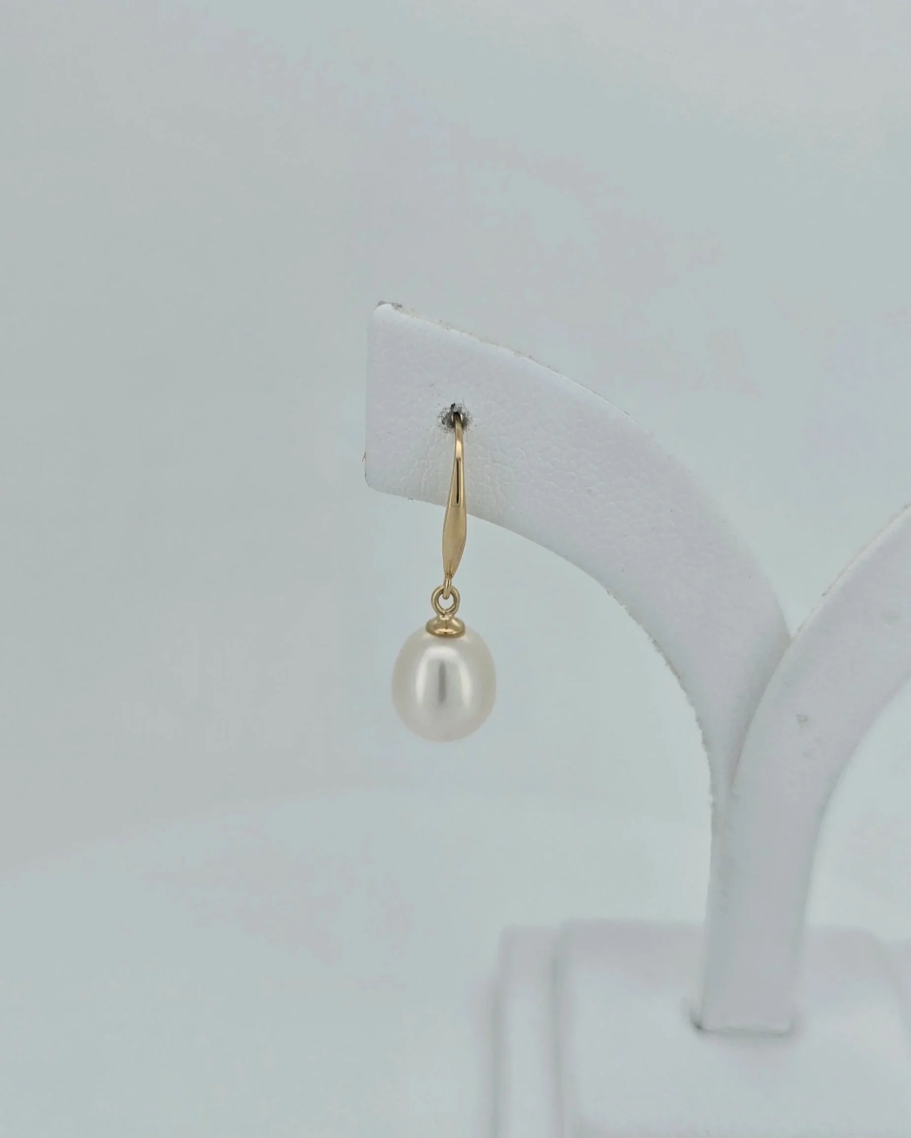 9ct Yellow Gold Freshwater Pearl Hook Earrings