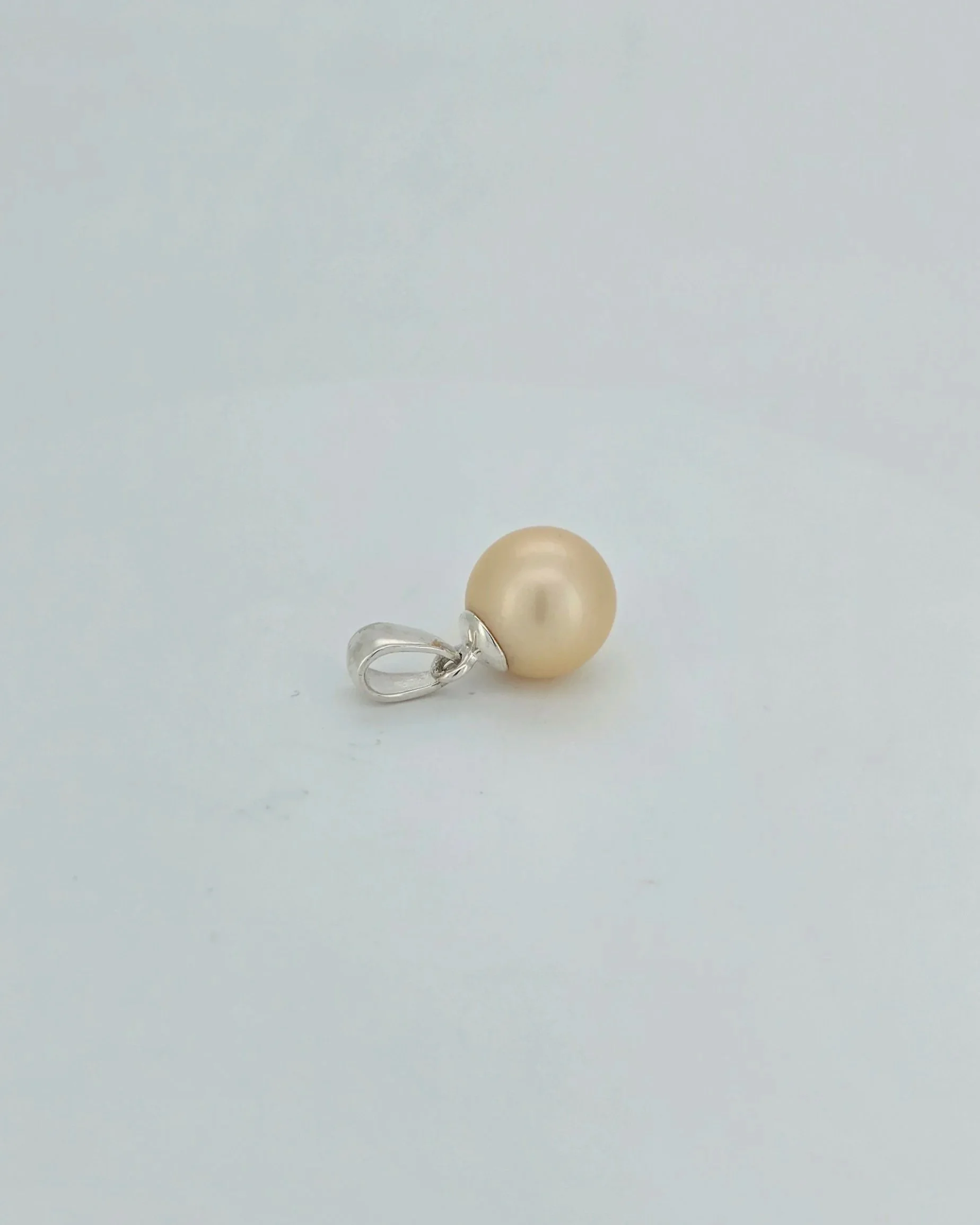 Sterling silver pendant with South Sea Pearl