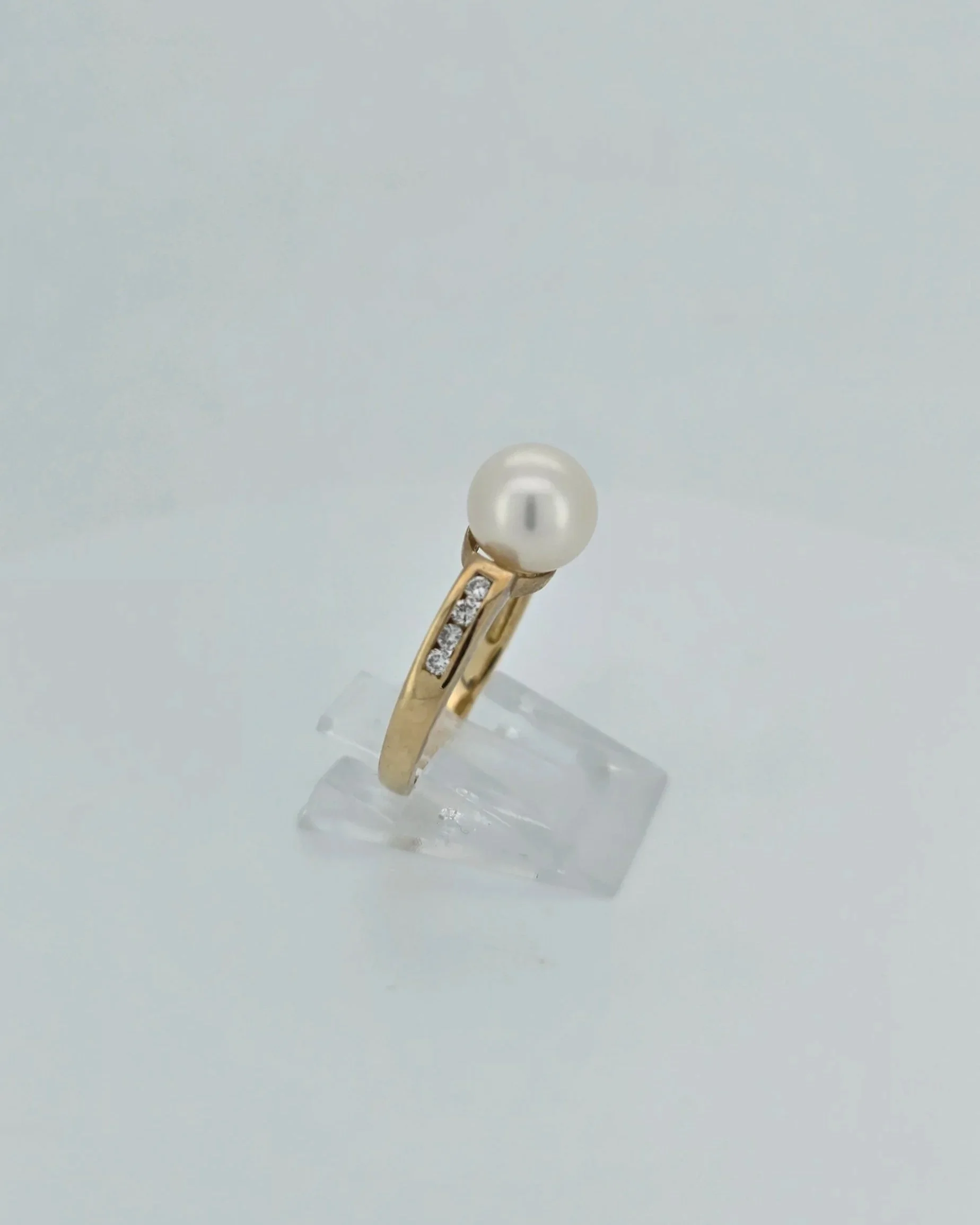 9ct Yellow Gold Pearl & Diamond Ring