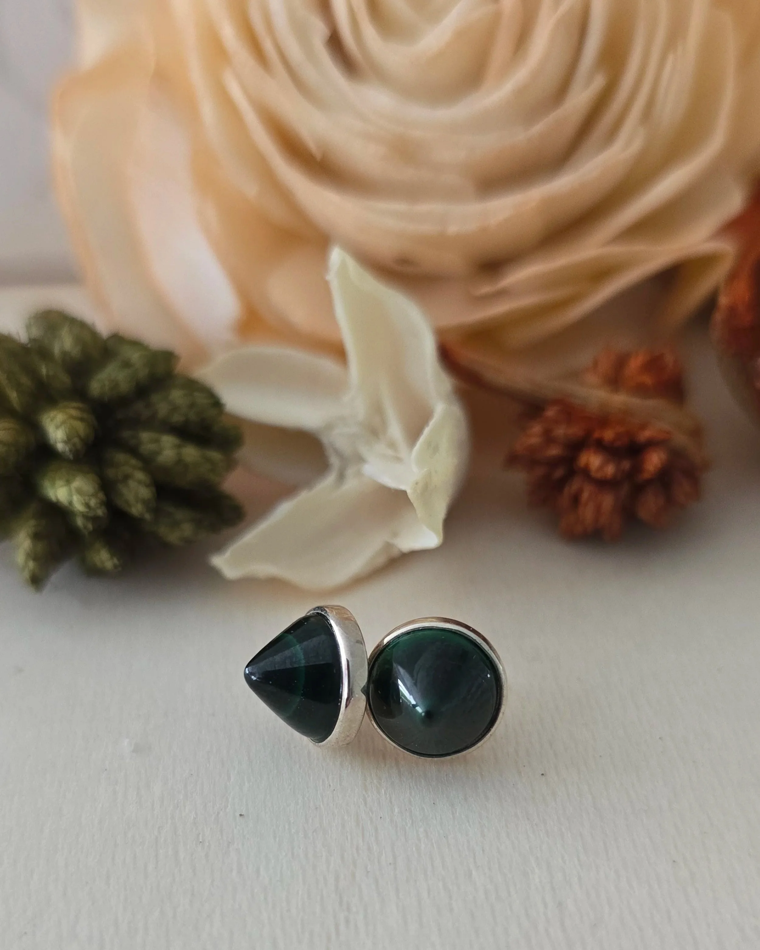 silver 8mm round Bloodstone studs