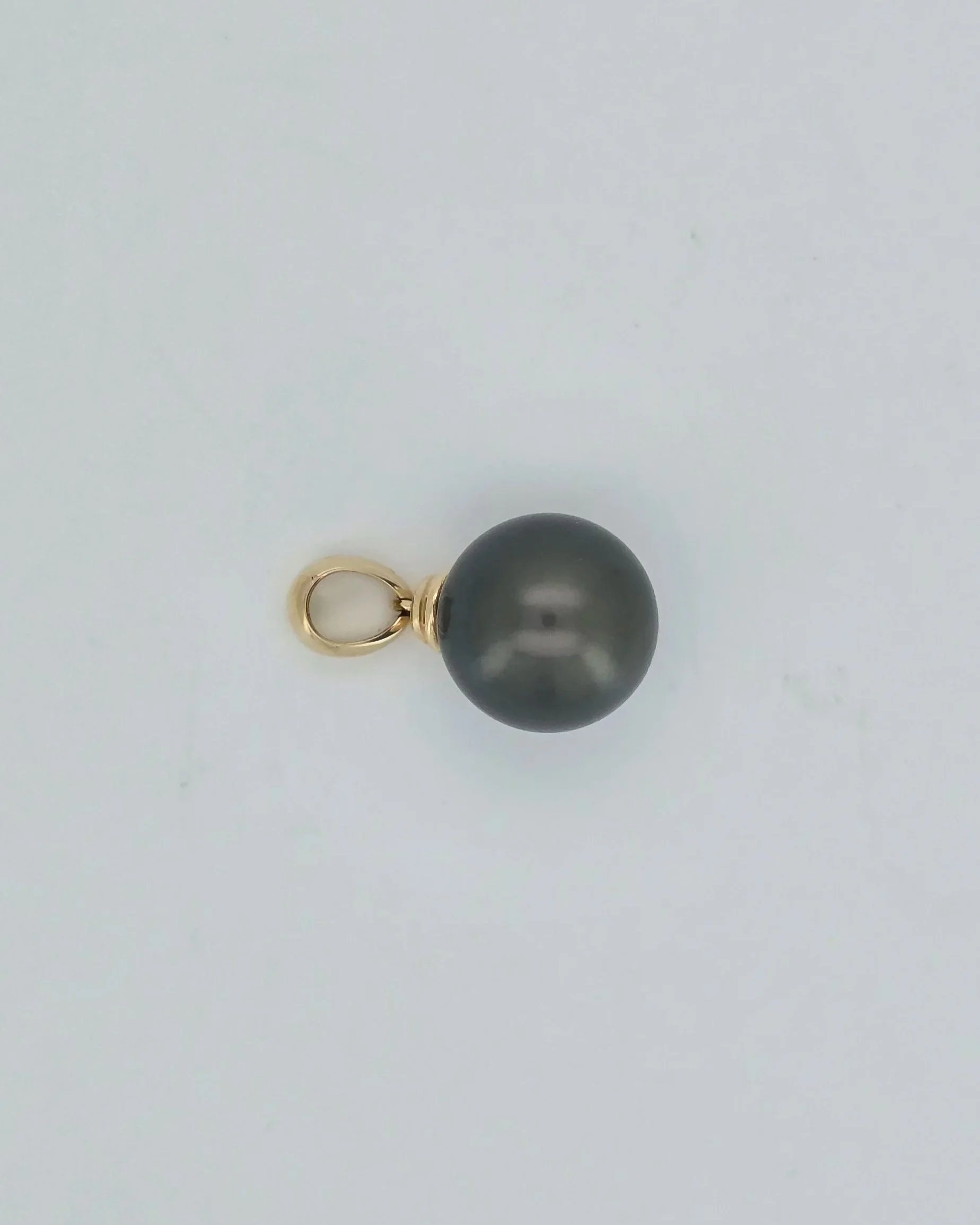 9ct Yellow Gold & Black South Sea Pearl Pendant