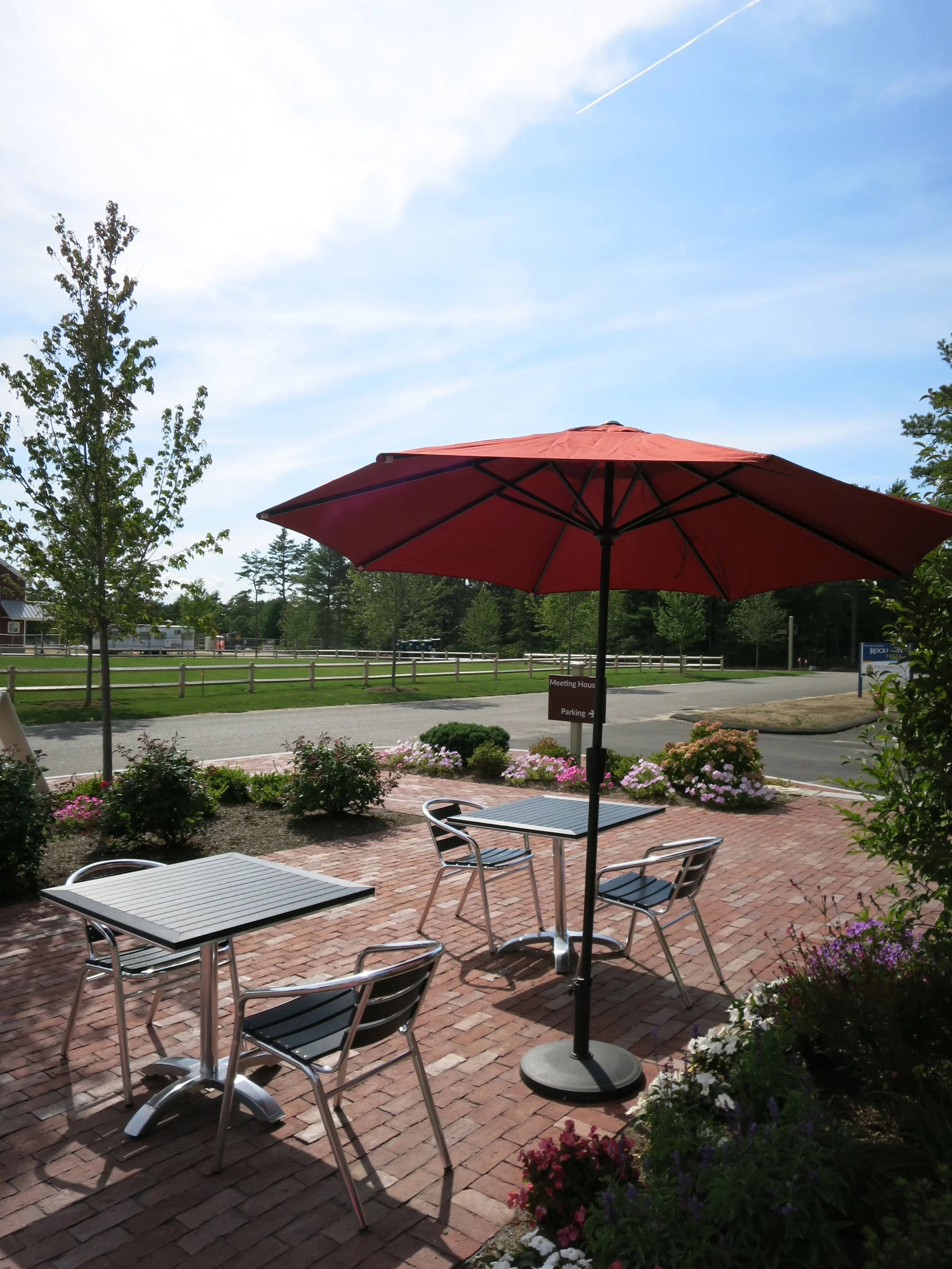 Eat right outside MakepeaceFarm (1).jpg