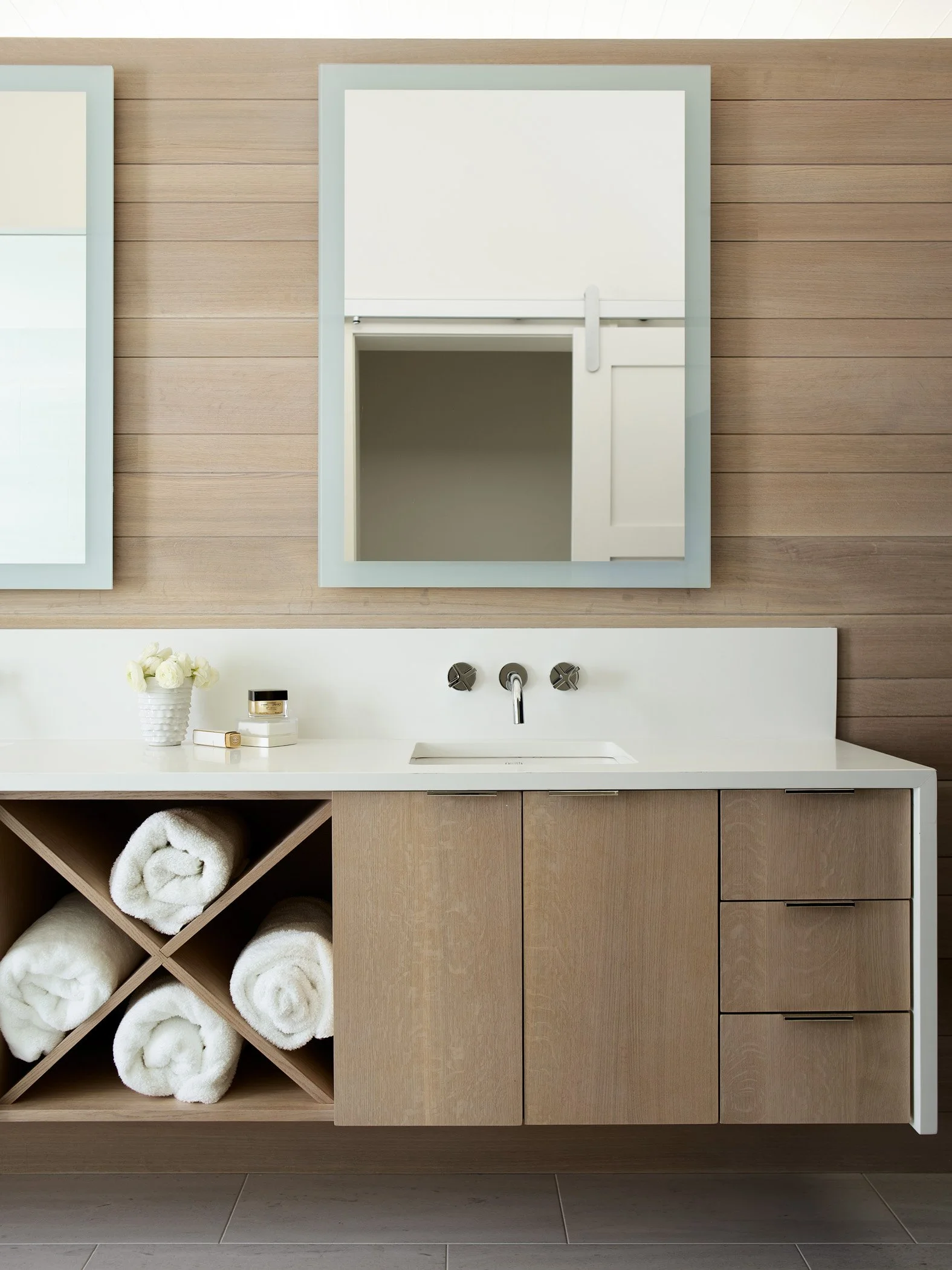 JaredKuzia_SaltonstallHayes_Dartmouth_MainBathVanity_S.jpg