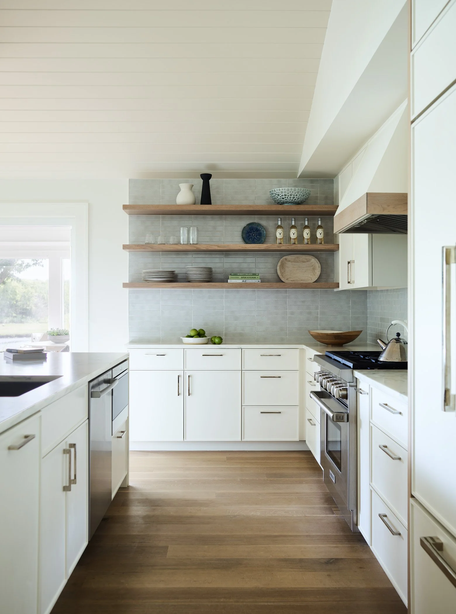 JaredKuzia_SaltonstallHayes_Dartmouth_KitchenVert_S.jpg
