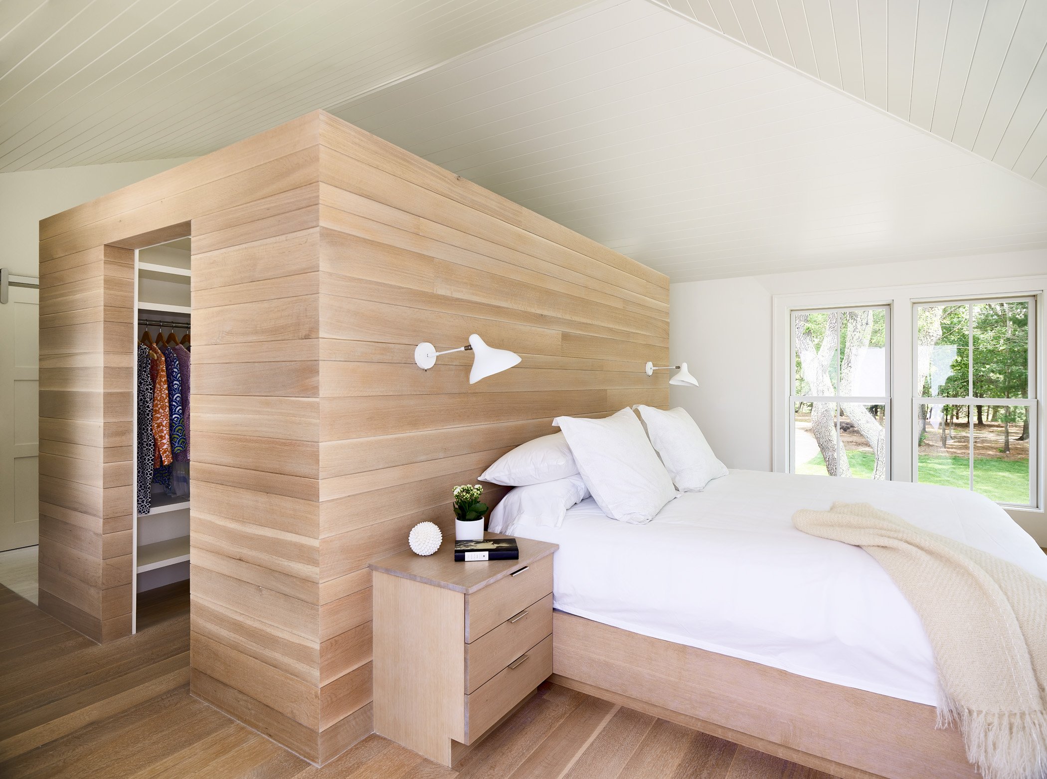 JaredKuzia_SaltonstallHayes_Dartmouth_MainBedAngle_S.jpg