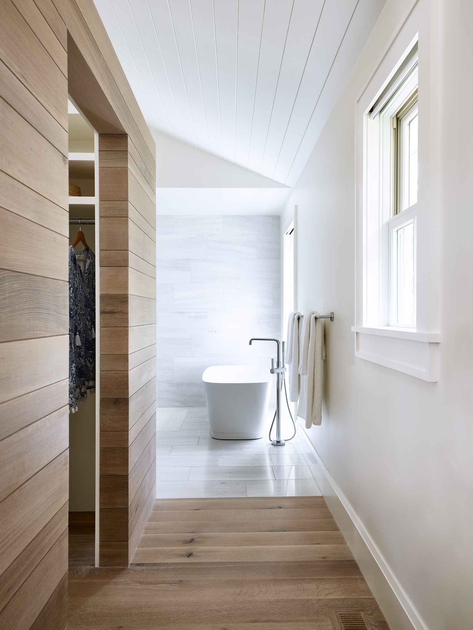 JaredKuzia_SaltonstallHayes_Dartmouth_MainBathTub_S.jpg