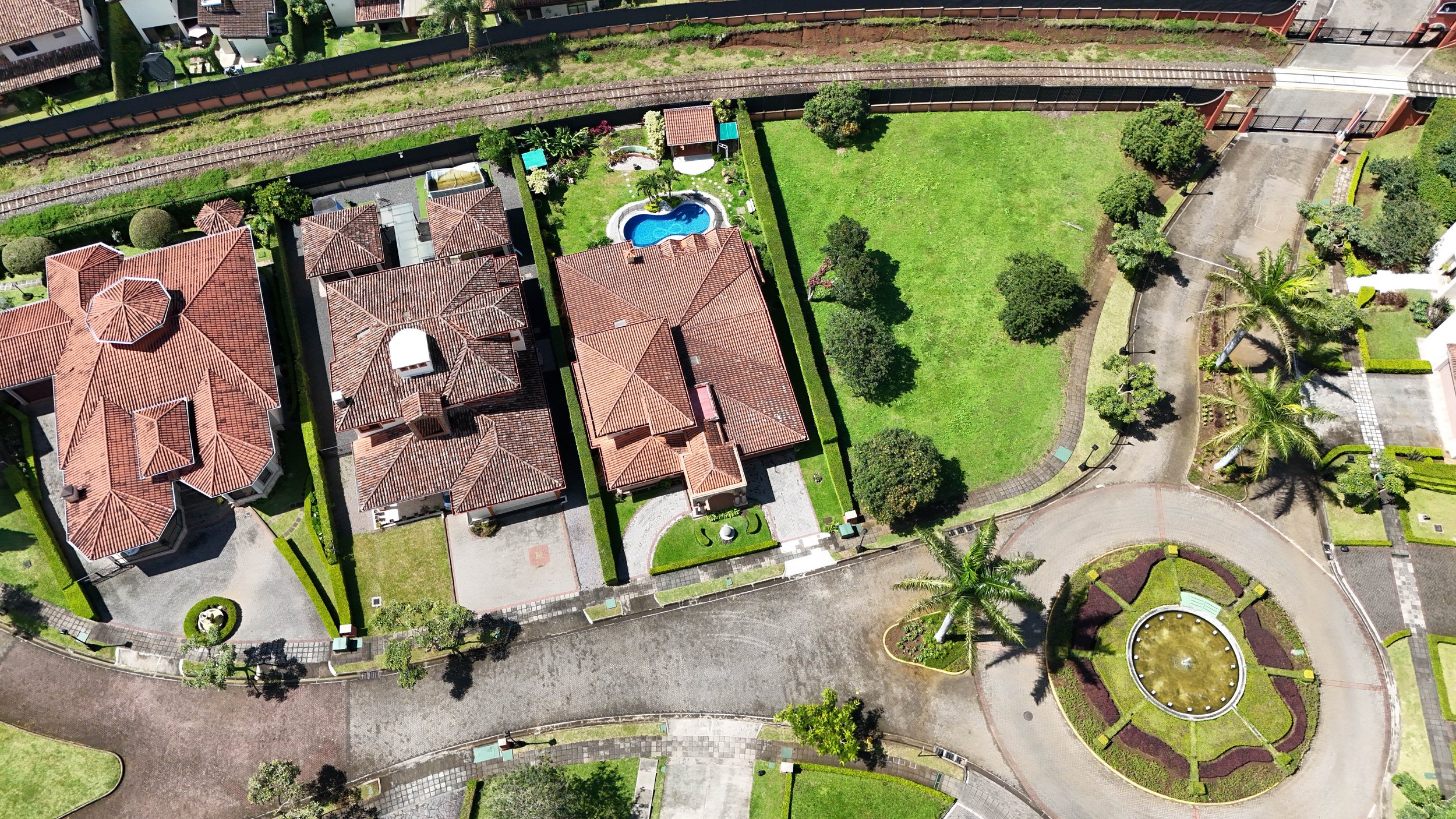 Roble Sabana Lote #12 | 1260 m2 | Código 2002