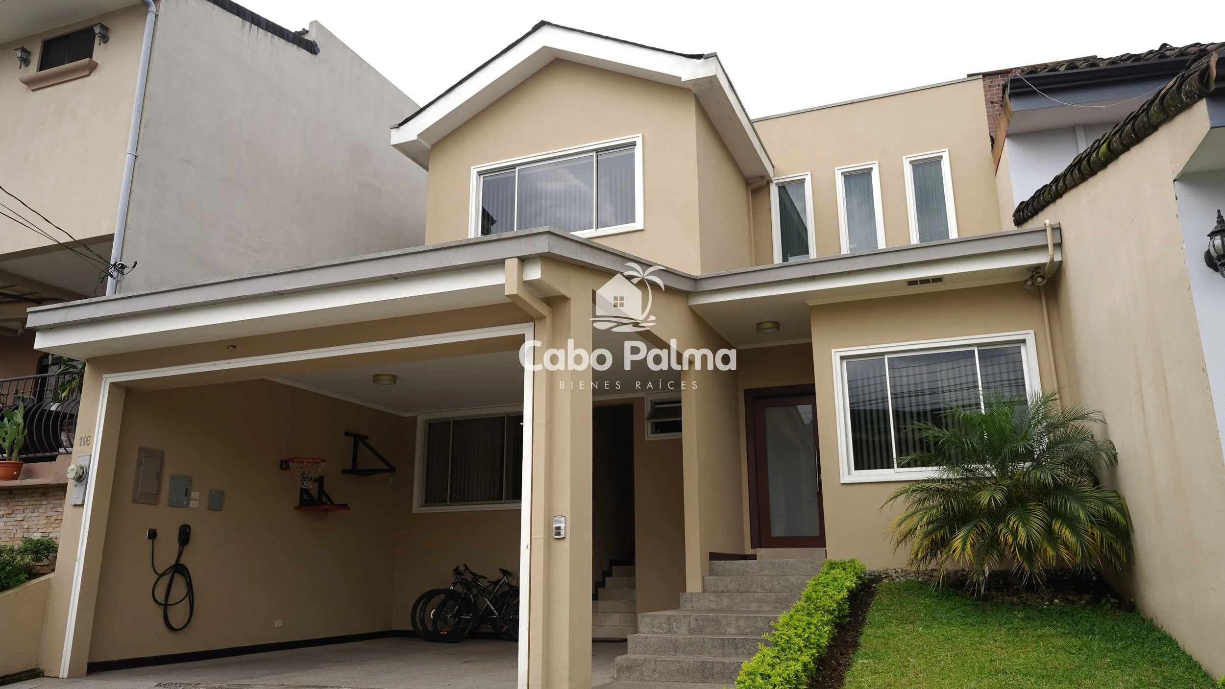 Lomas de Granadilla | Lote 237 m2 / Construcción 320 m2 / | Código 3004