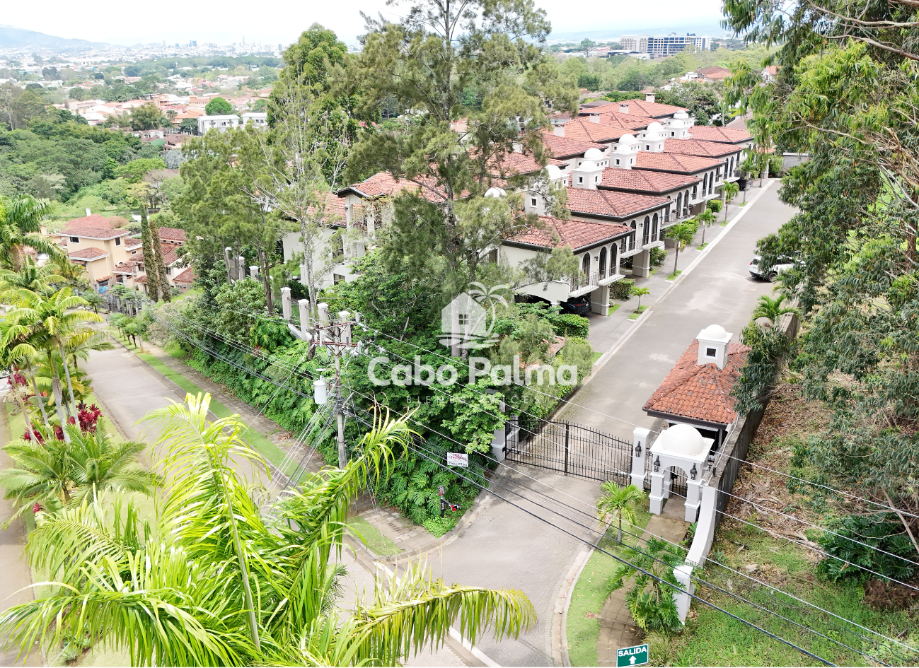 Colinas de Montealegre, El Álamo | Área terreno 590 m2 / Área construcción 489 m2 | $650.000 