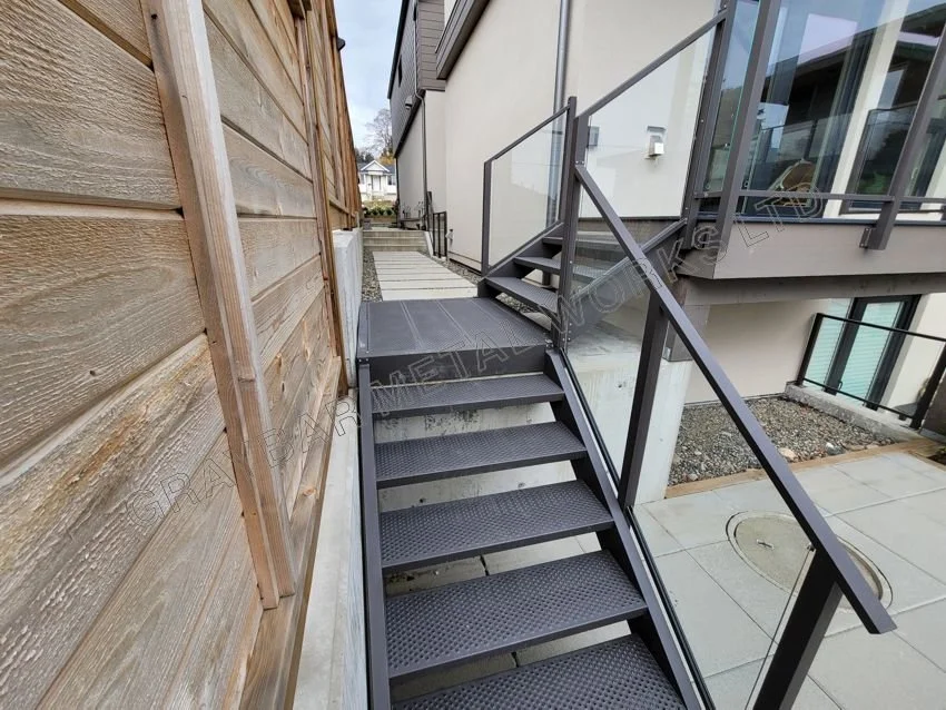 Staircase (020).jpg