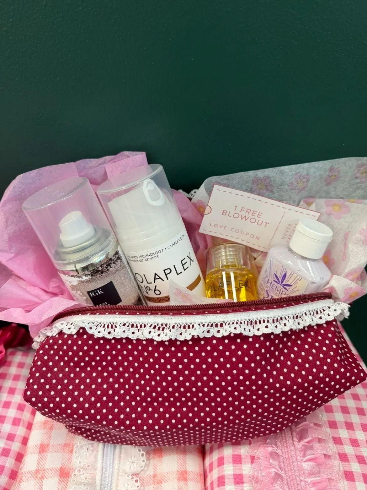 🚨 LAST-MINUTE VALENTINE&rsquo;S GIFT 🚨
Partners&hellip; we did the thinking for you.
Our Valentine&rsquo;s bags are packed with $200 worth of luxury hair products + a FREE blowout, all for $75 💘

No partner? No problem. Buy it for yourself&mdash;b