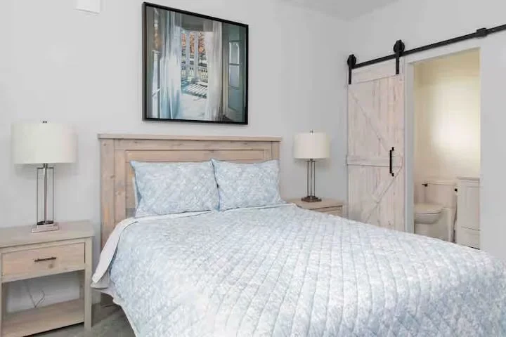 Queen Bed & Breakfast