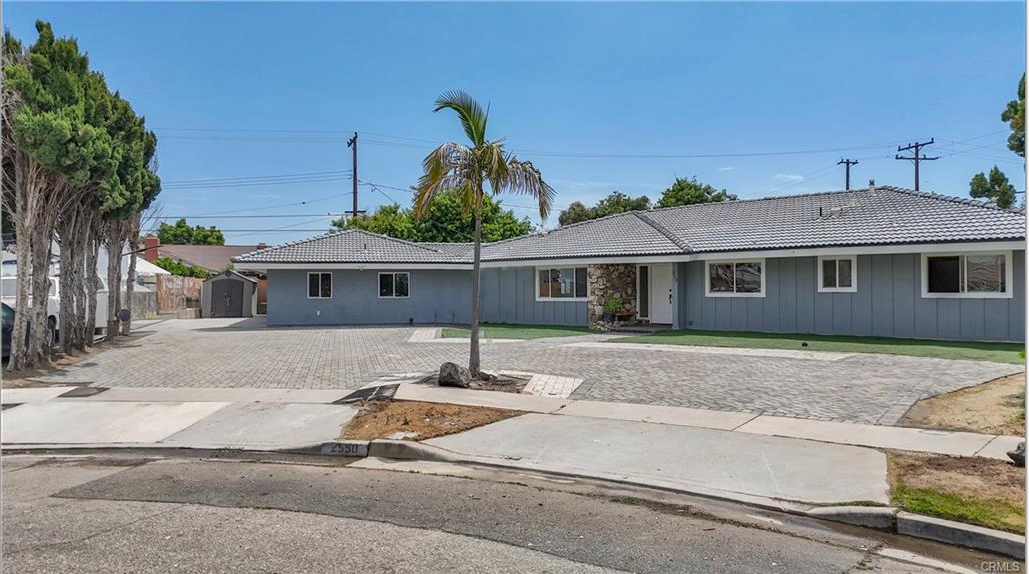 Anaheim attached ADU 2 bed 2 bath, 900 square feet
