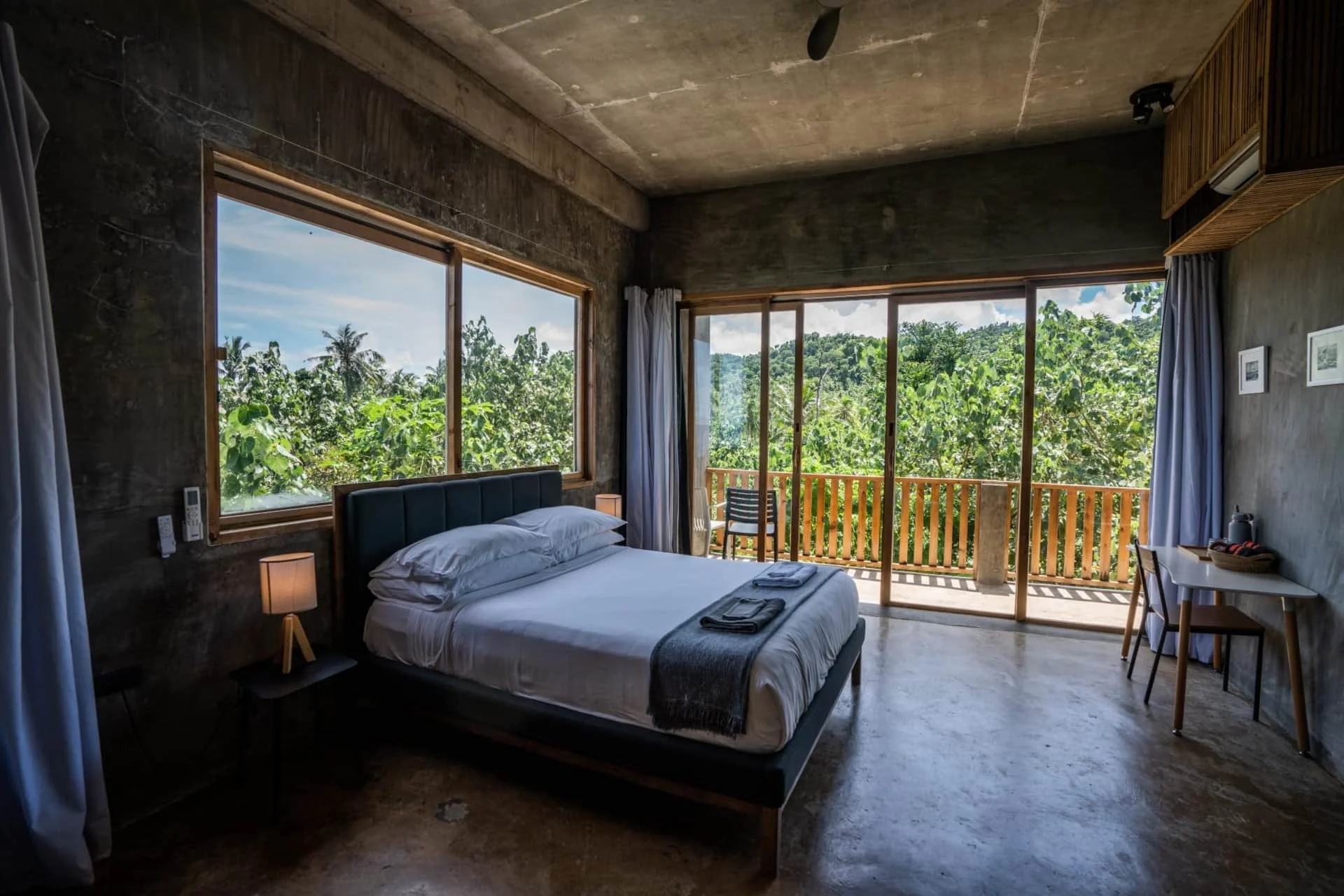 Kahoy : Double room with garden and sea view
