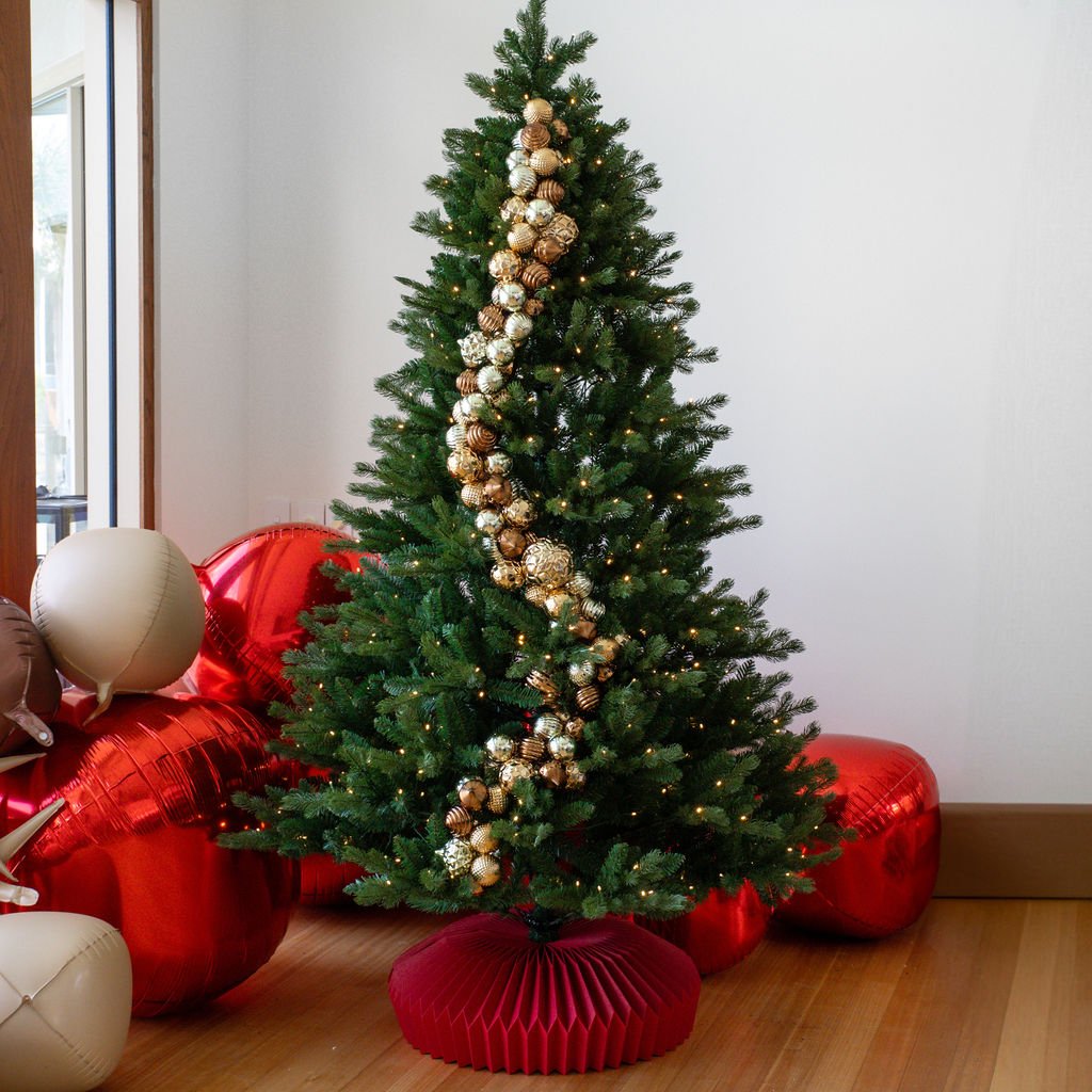 Get_Boxed-gold bauble garland green tree.jpg