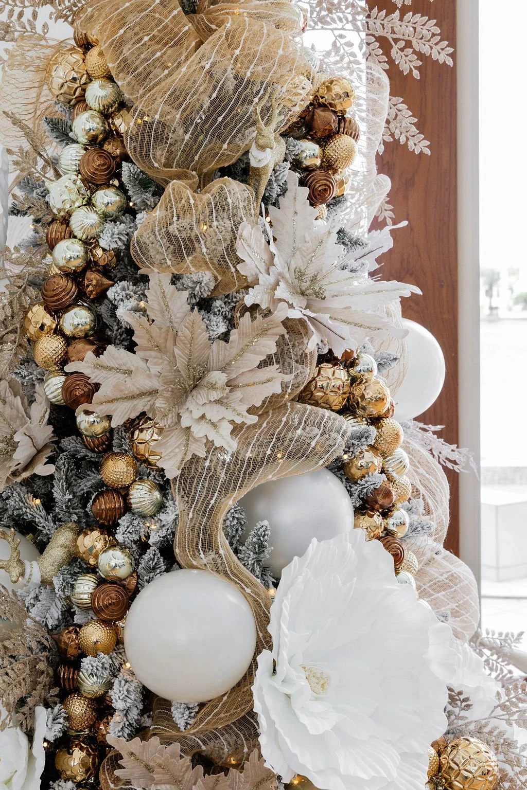 Get_Boxed-gold bauble garland.jpg