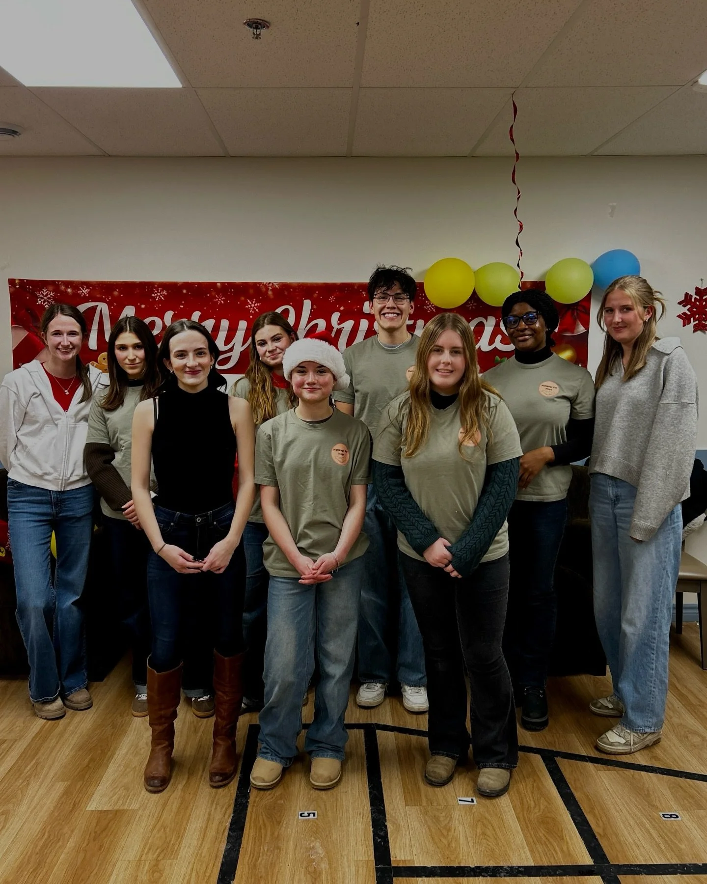 This past winter break, our team of student volunteers spent some of their time off hanging out with some of the incredible senior members of our community!

Holidays For Hope Events Director Grace Brake-Higgins and community member Skylar Winsor, ca