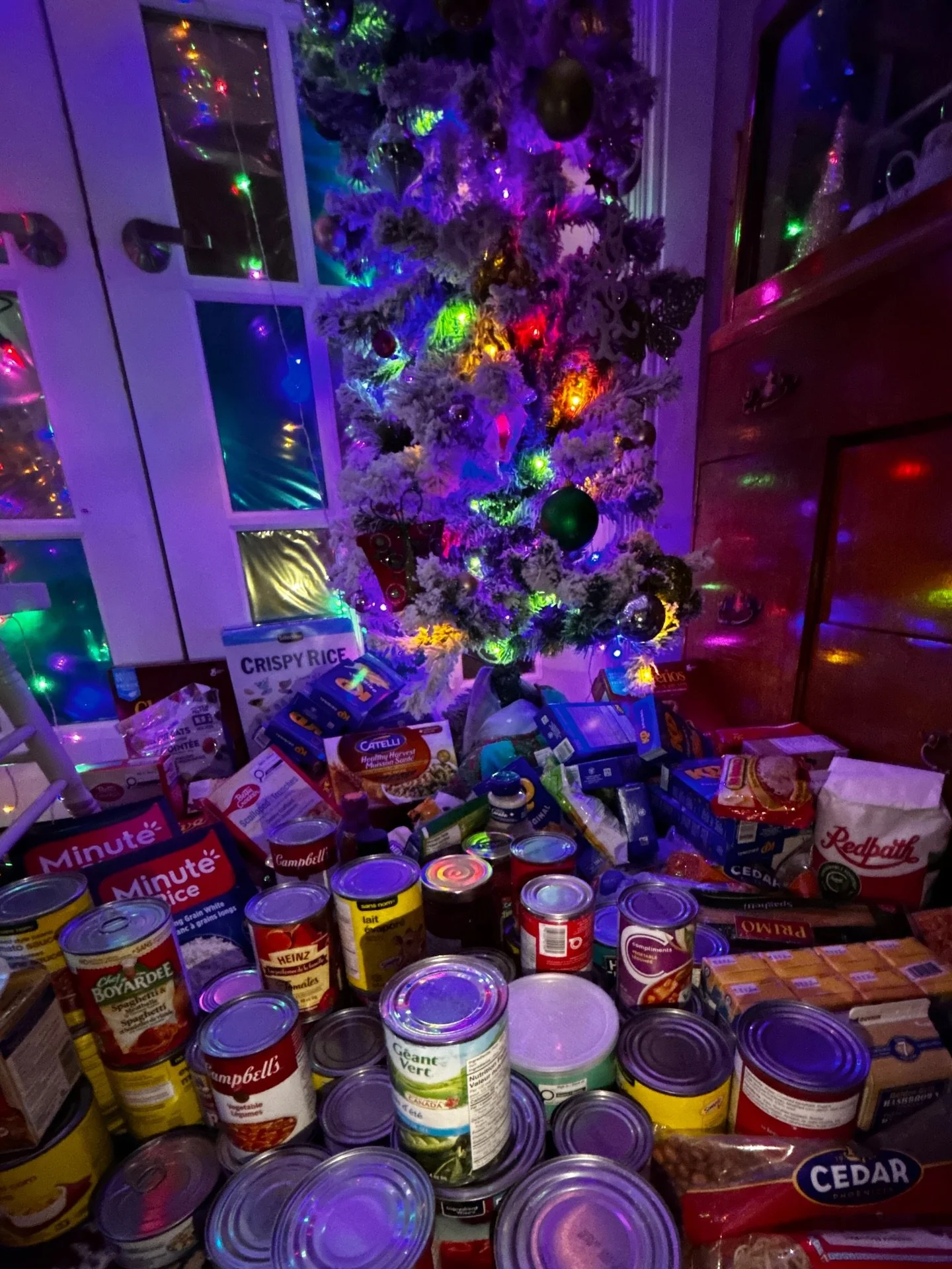 This year, thanks to the incredible support from the community, Holidays For Hope gathered over 130 non-perishable food items at our annual Holiday House event!

Not to mention the countless cards that were created and handed out to individuals who w