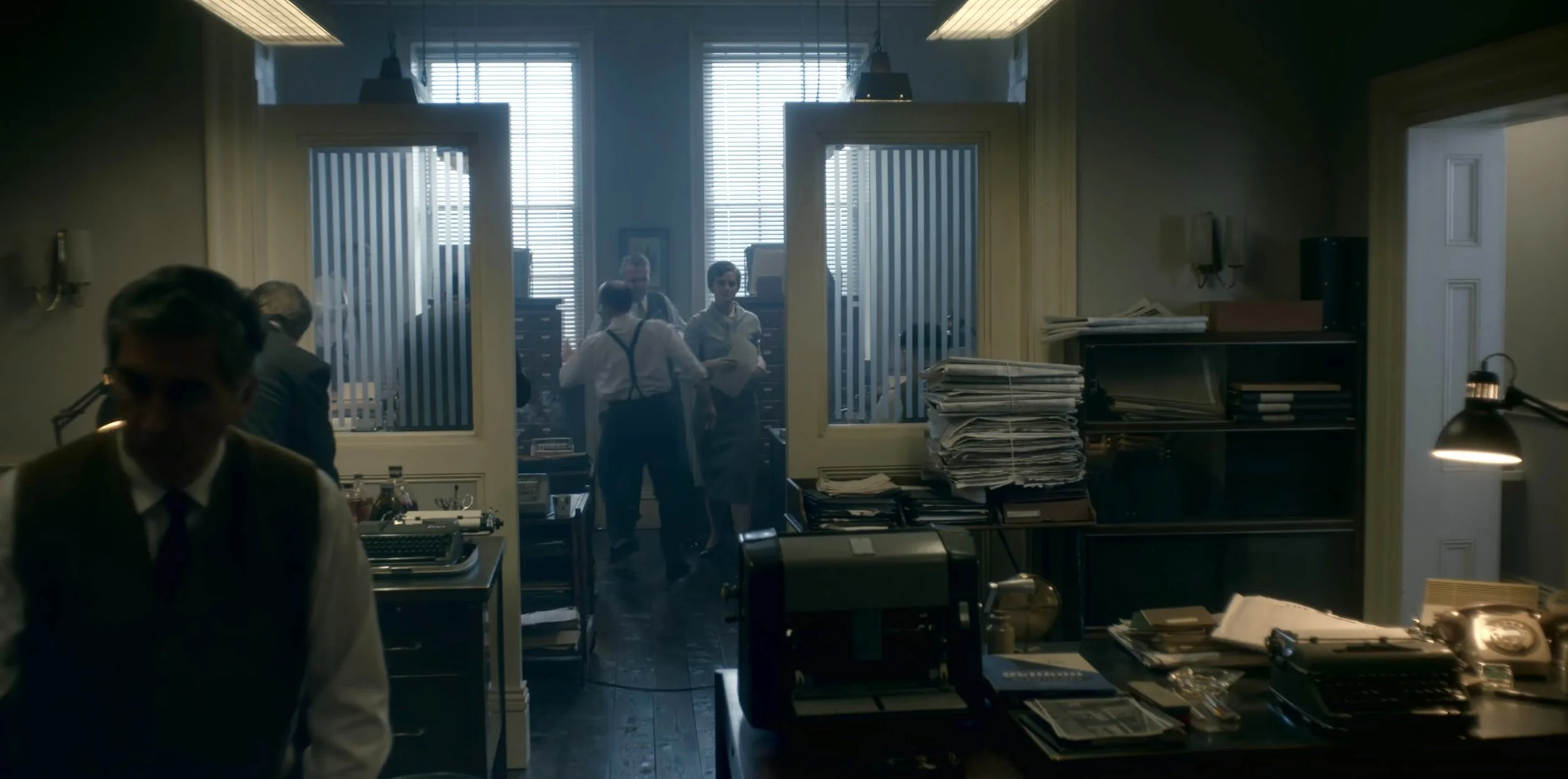 VS--Netflix-TheCrownE10MysteryMan-13’15” (1).jpg