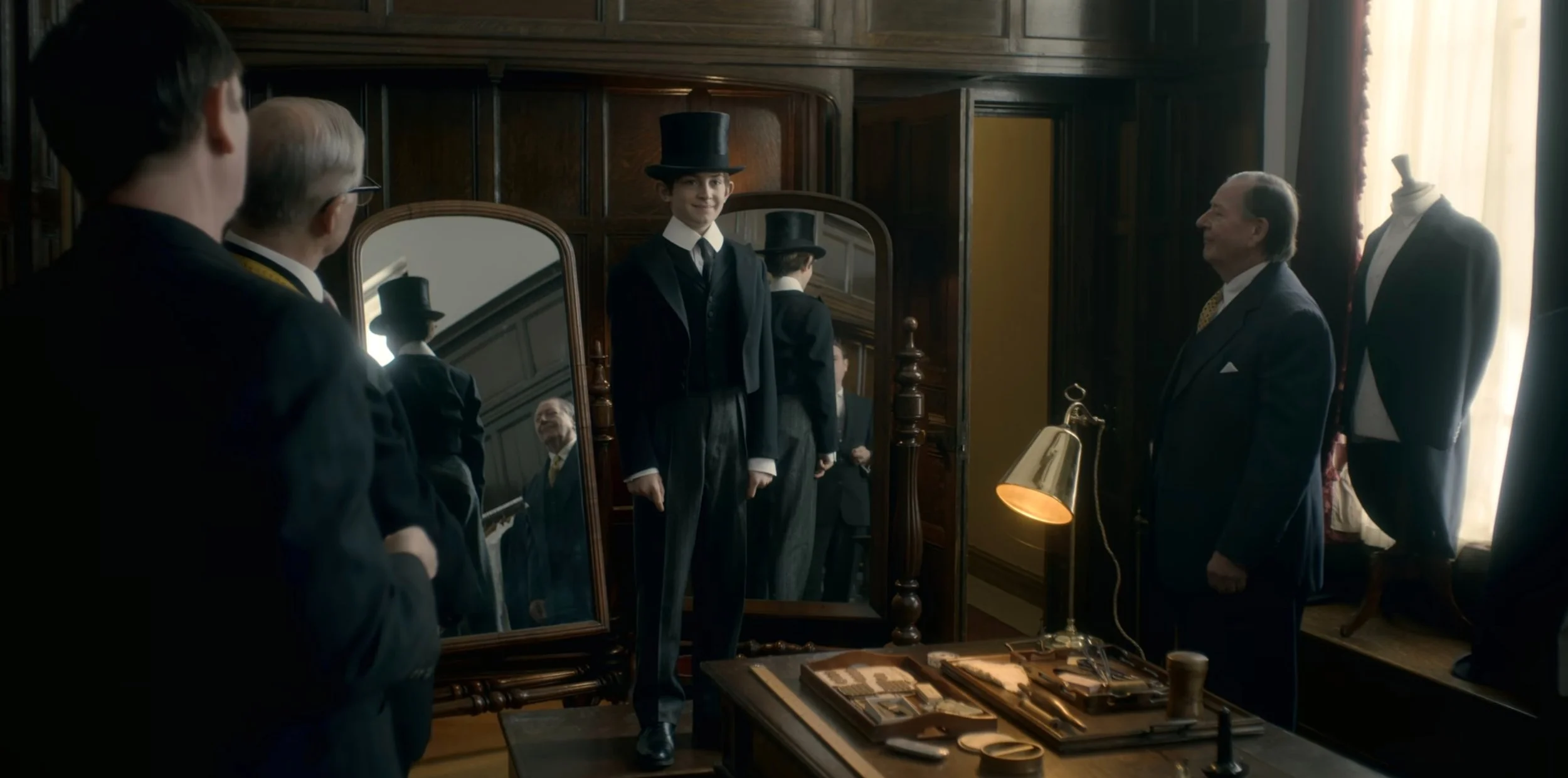 VS--Netflix-TheCrownE9Paterfamilias-3’04” (1).jpg