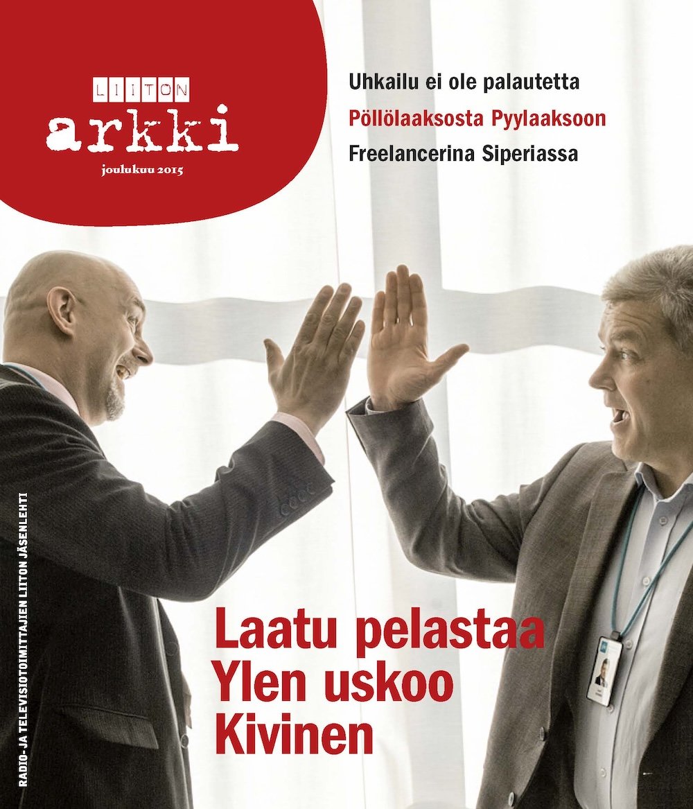 Kuvassa kaksi miestä heittävät ylävitoset. "Liiton Arkki" kansilehti.