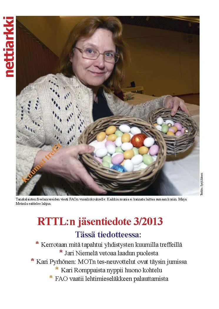 Nainen hymyilee ja pitää kiinni astiasta täynnä pääsiäismunia. "Liiton Arkki" kansilehti.