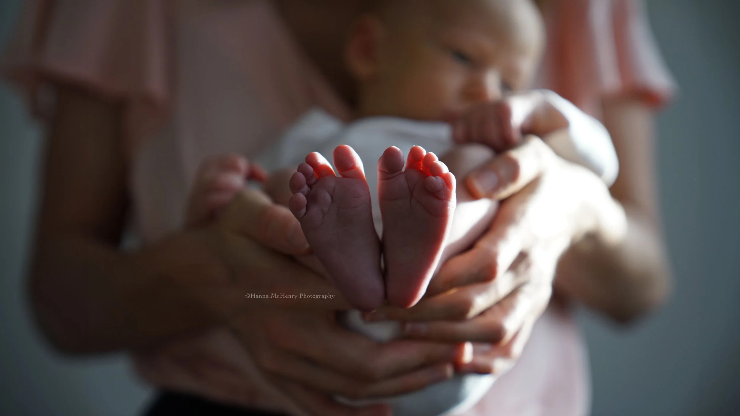 Baby feet 16-9 v3.jpg