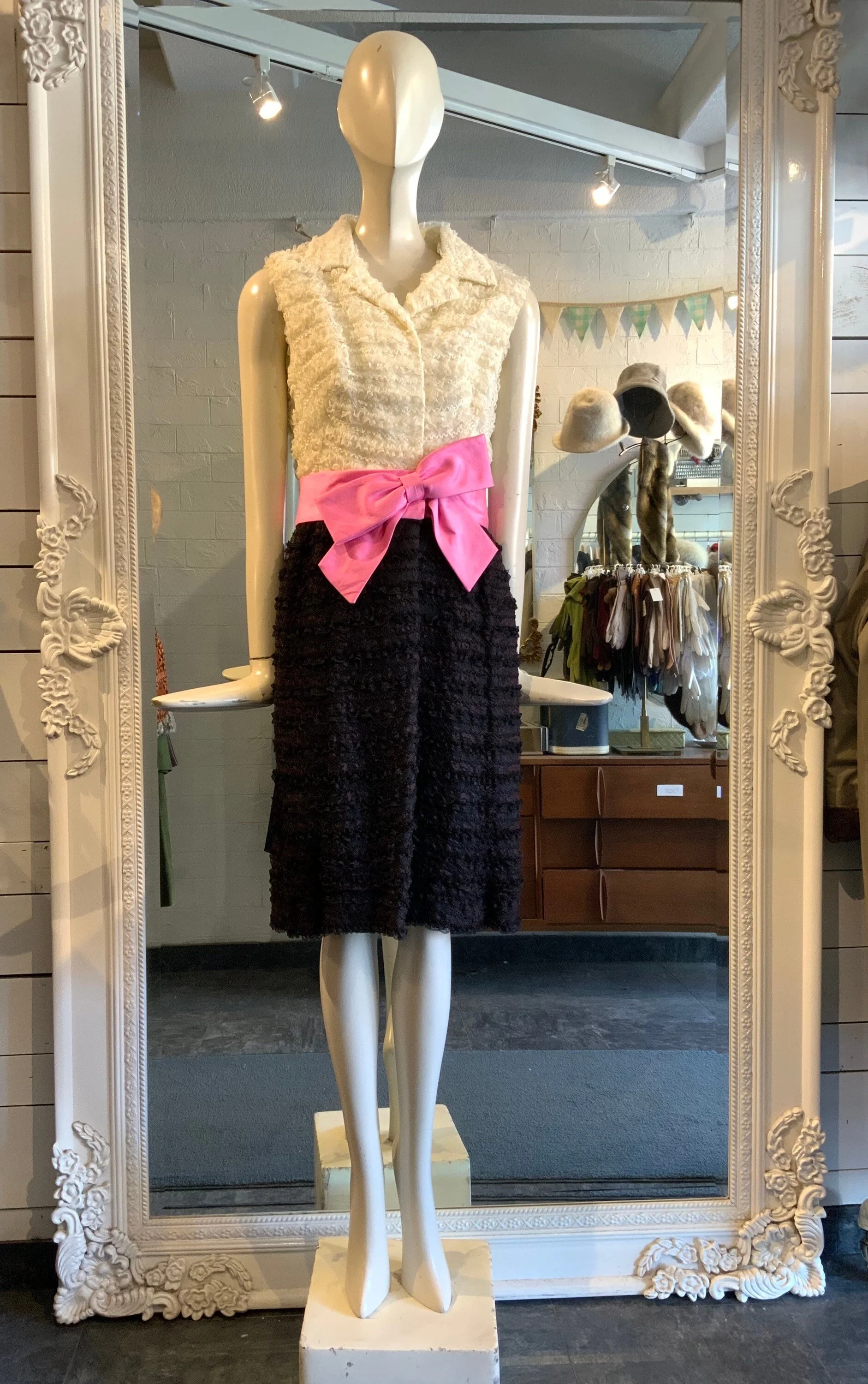 1960s Vogue Original Lace Ruffle Dress | Sz S