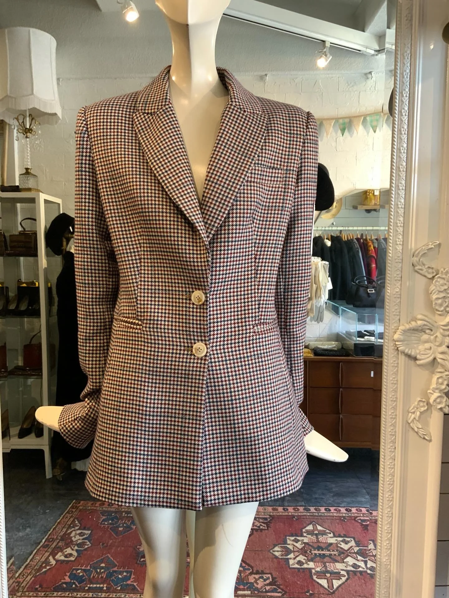 If you&rsquo;ve been here for a while you know much Angela LOVES a good blazer ( it has to be a &ldquo;good&rdquo; one though or she doesnt love it😂). Well, this one is a GOOD one! Off label c/o Vigril Abloh houndstooth riding jacket in burgundy and