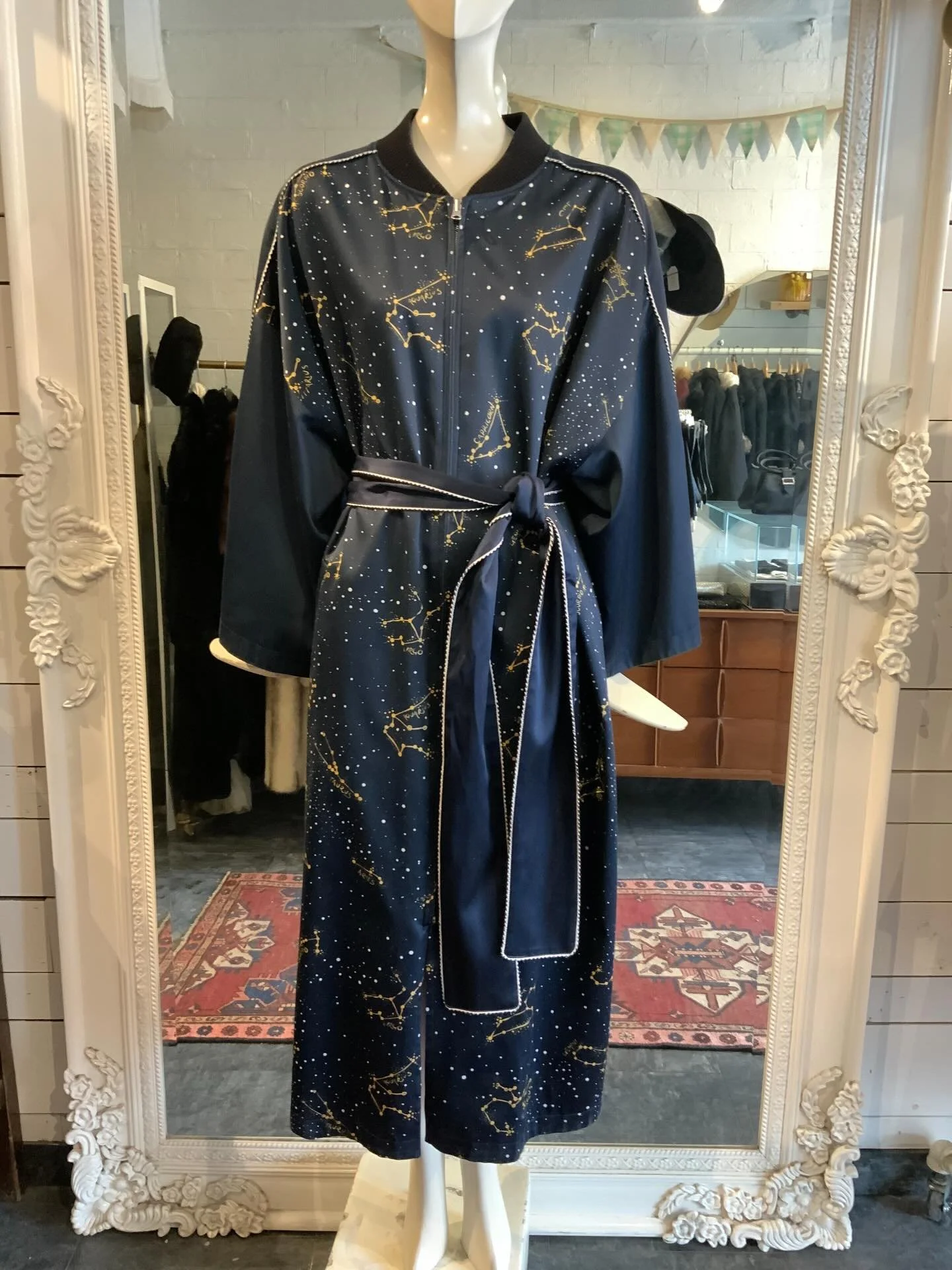 This Opening Ceremony Astrology silk reversible coat has just landed in the shop ♒️♊️♈️ One side is a midnight navy with gold astrology star signs and the other side is a sleek navy with a kelly green contrast. You can wear it cinched in with the mat