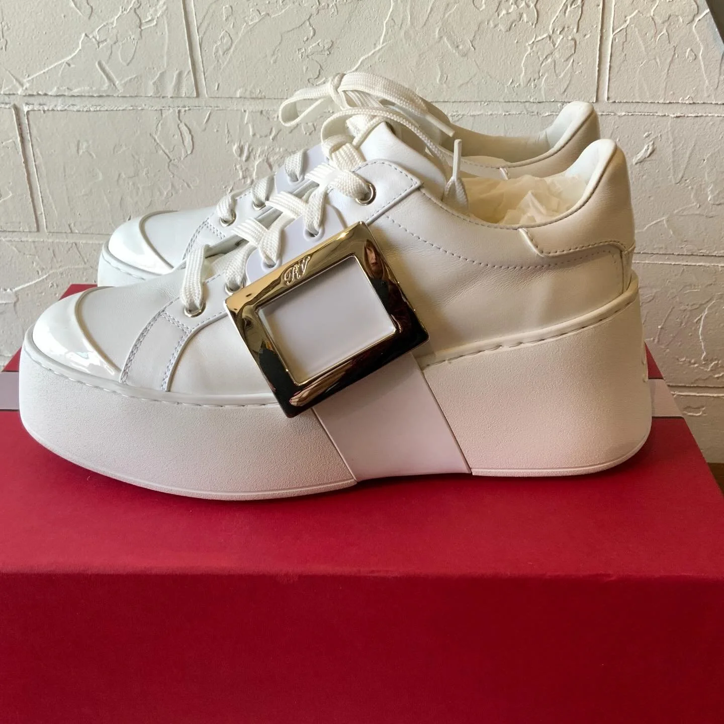 Head over to the website to snag these Roger Vivier white leather skate sneakers while you still can ( or stop in to the shop, of course).
These are a current style still available on the Roger Vivier website, but buy them 2nd hand for a better deal 