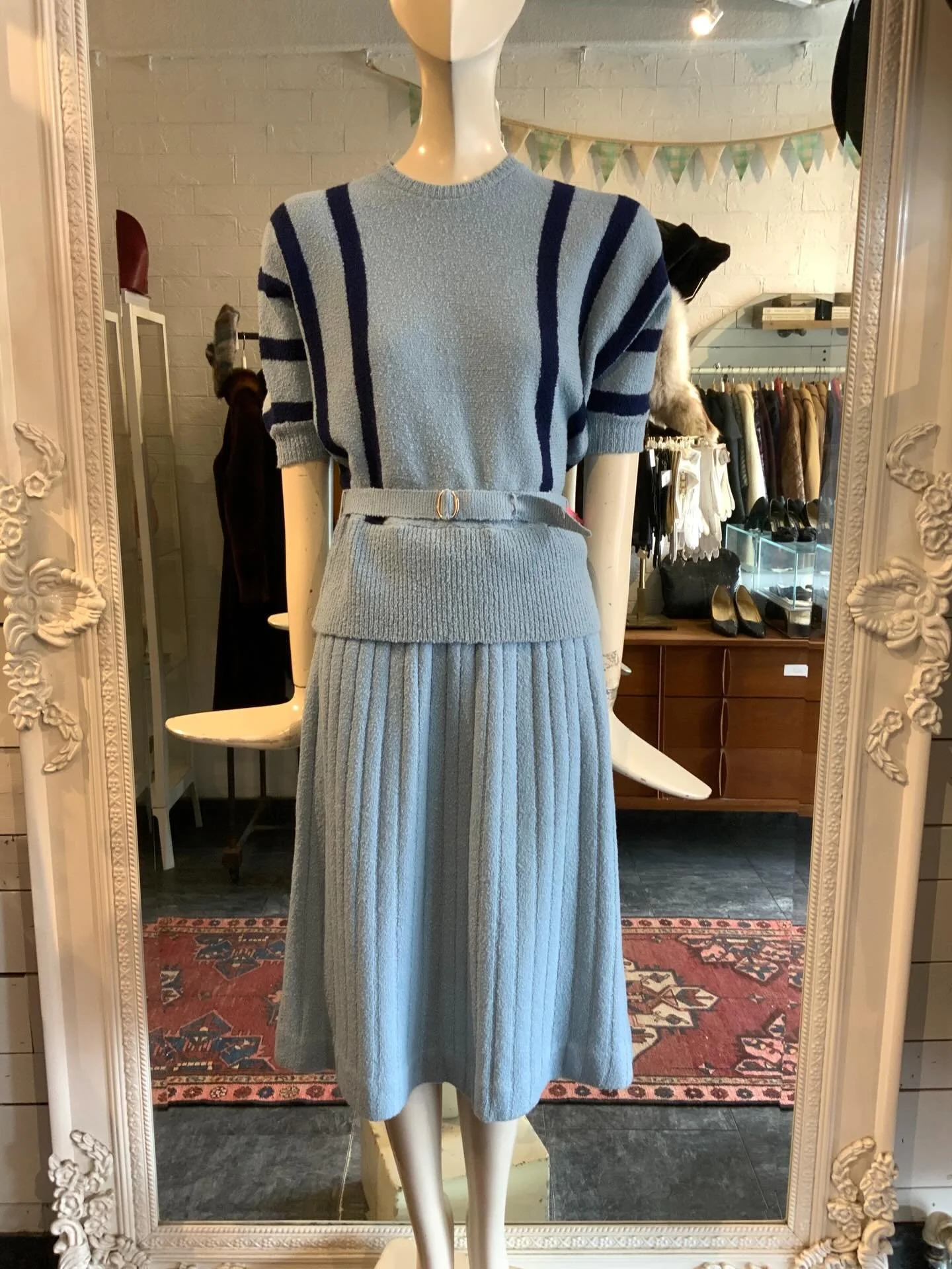 There is not a whole lot that we love more than knits, especially 1940s-60s. This 40s hand knit skirt set just found its way to the Etsy Shop 💙
In beautiful condition
Fits a size small

Head over to the Etsy Shop to get all the details ( the link is