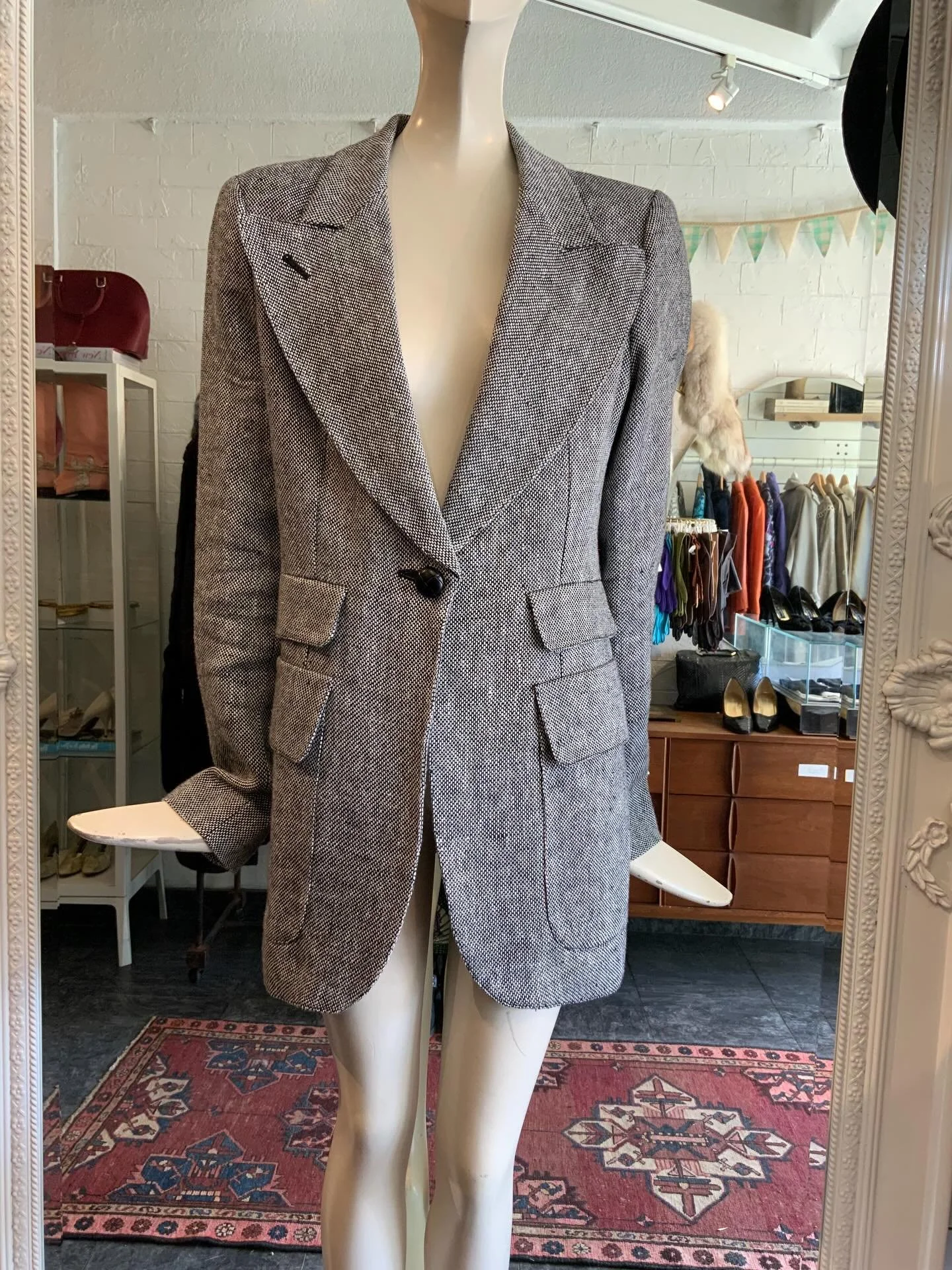 This Smythe linen jacket means business! This beauty was just added to the website, so snatch her up before she&rsquo;s gone. Or stop into the shop this week to try it on - we are open 11-5pm all week. 
Best fits a size 8 - 10

$325

Find the link to