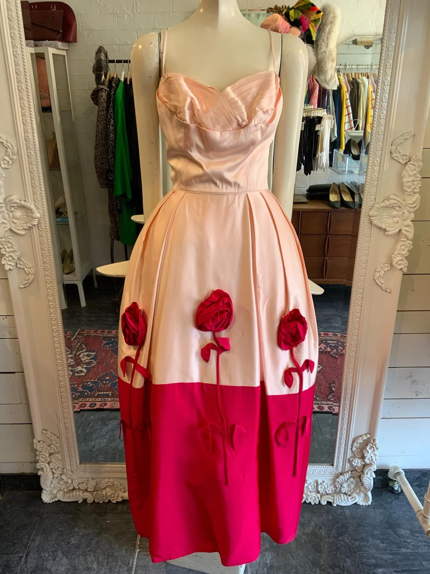 This 1960s pink gown has completely stolen our hearts 💕 Would this not make an excptional wedding gown or prom dress?! Like, come on!! Those 3D roses are divine! 

She fits an extra small with a 22&rdquo; waist ( but like we always say, a good tailo