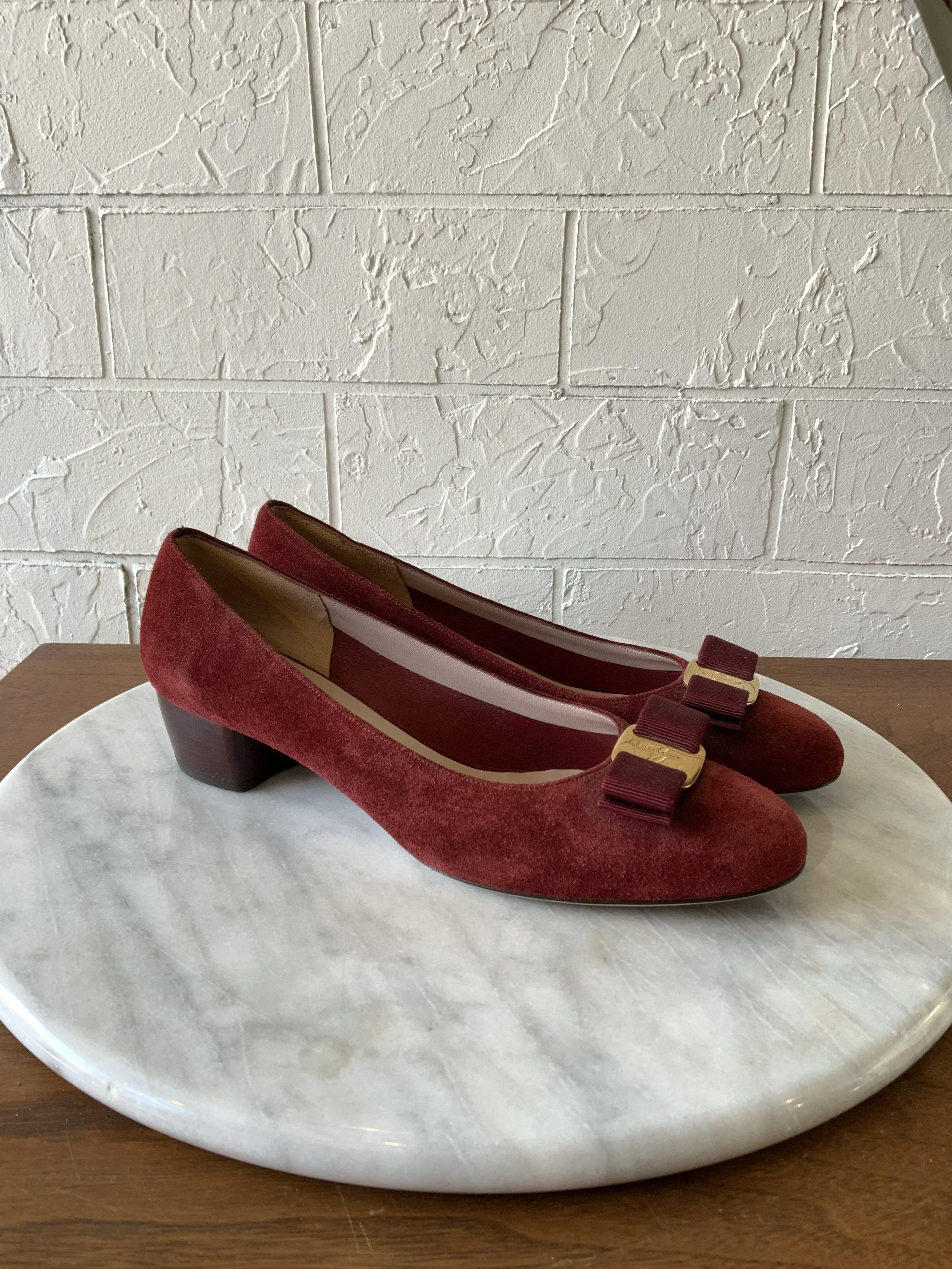 Ferragamo burgundy suede pumps | Size 8