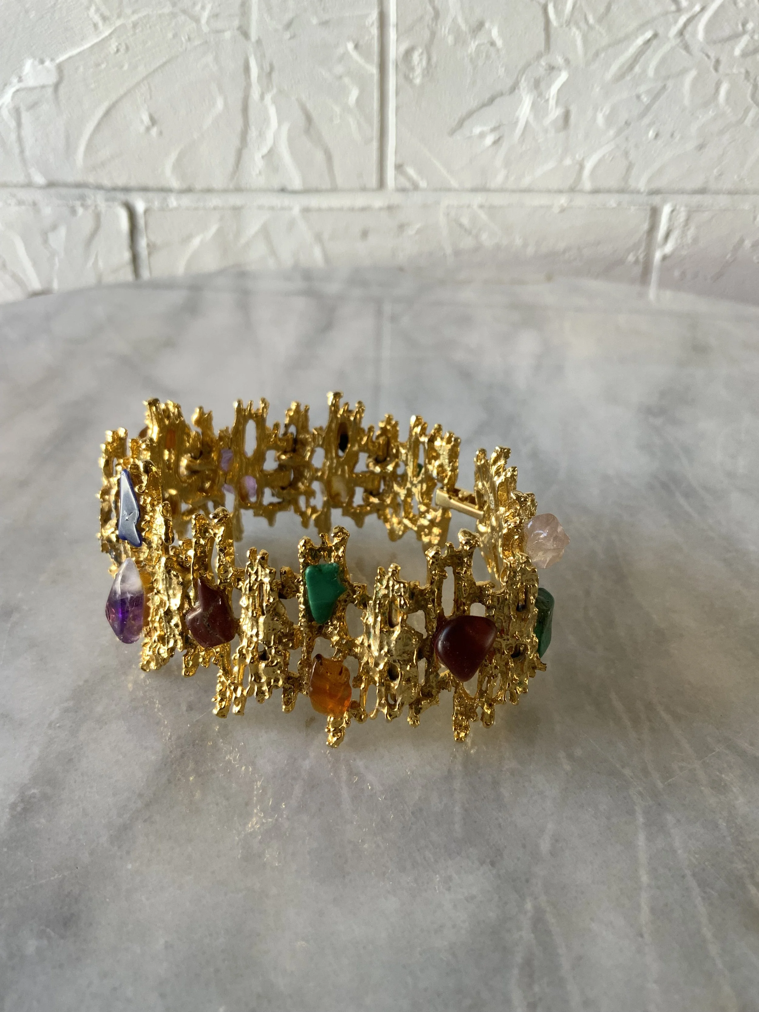 1970s Brutalist gold bracelet with gemstones