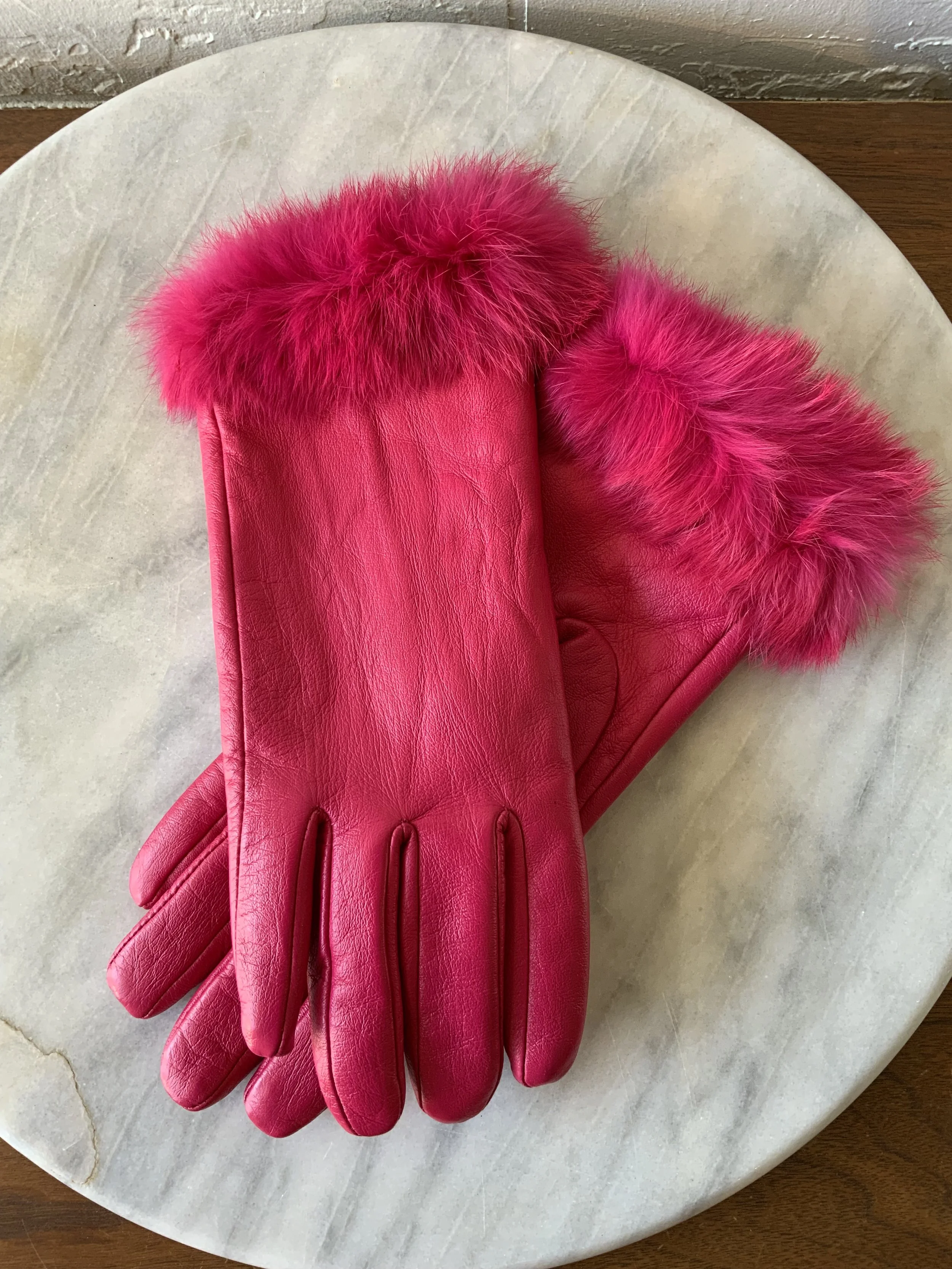 Pink leather gloves with fur trim