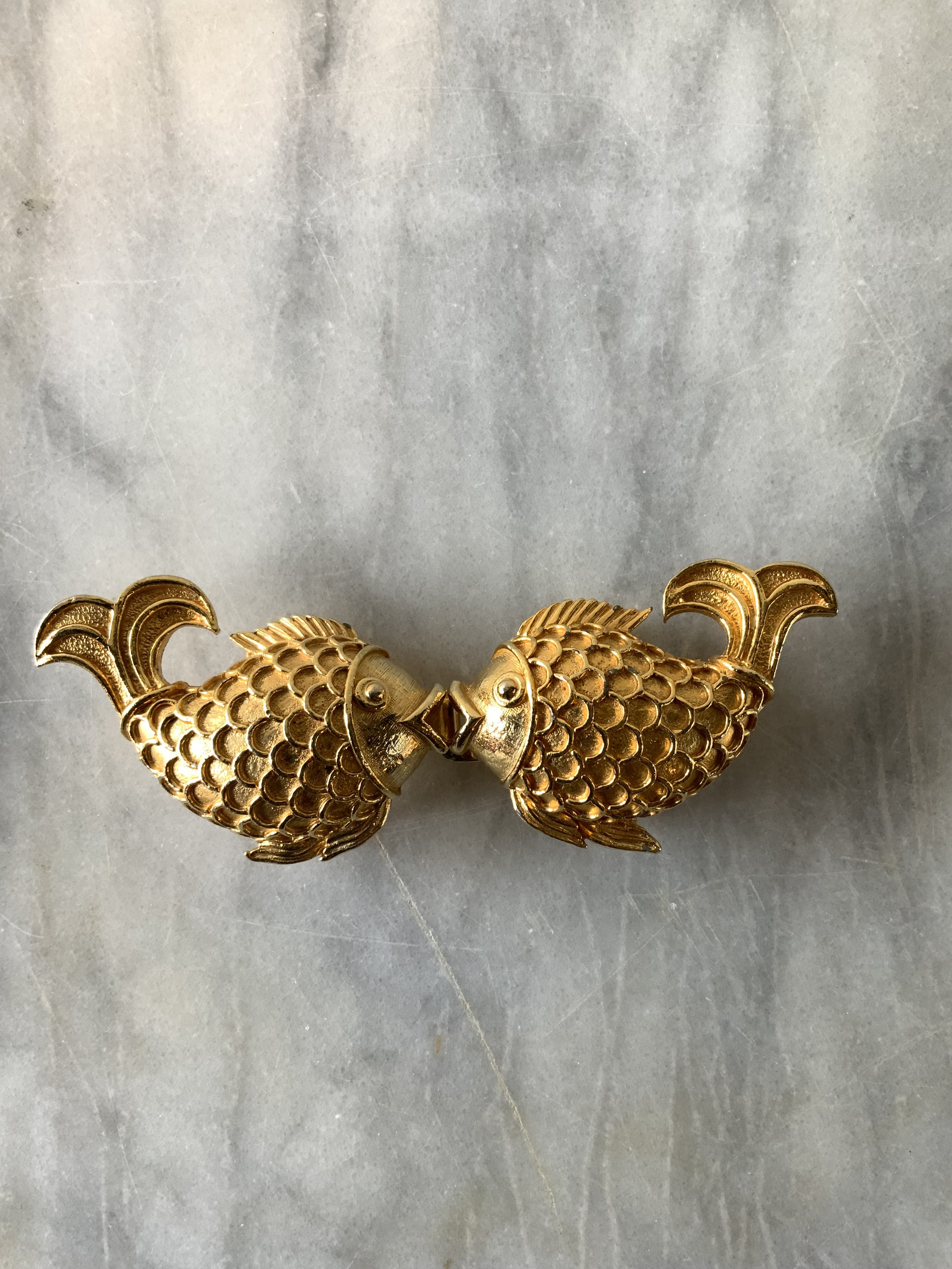 1970s Mimi Di N kissing gold fish belt buckle