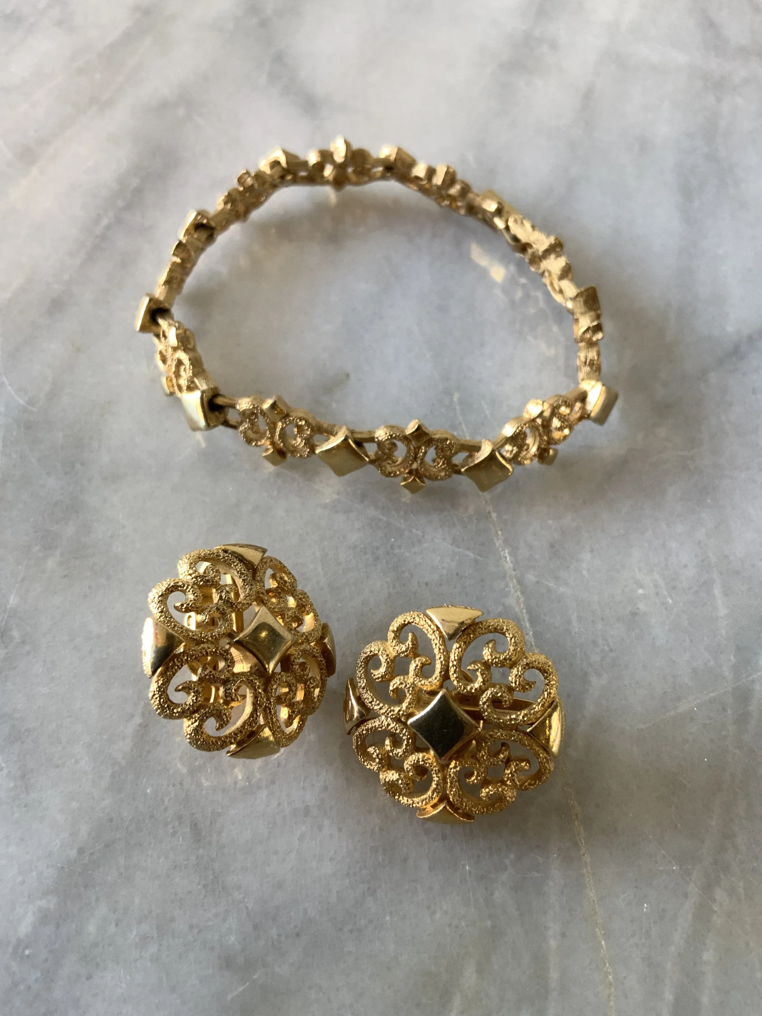 Avon gold butterfly link bracelet and earrings